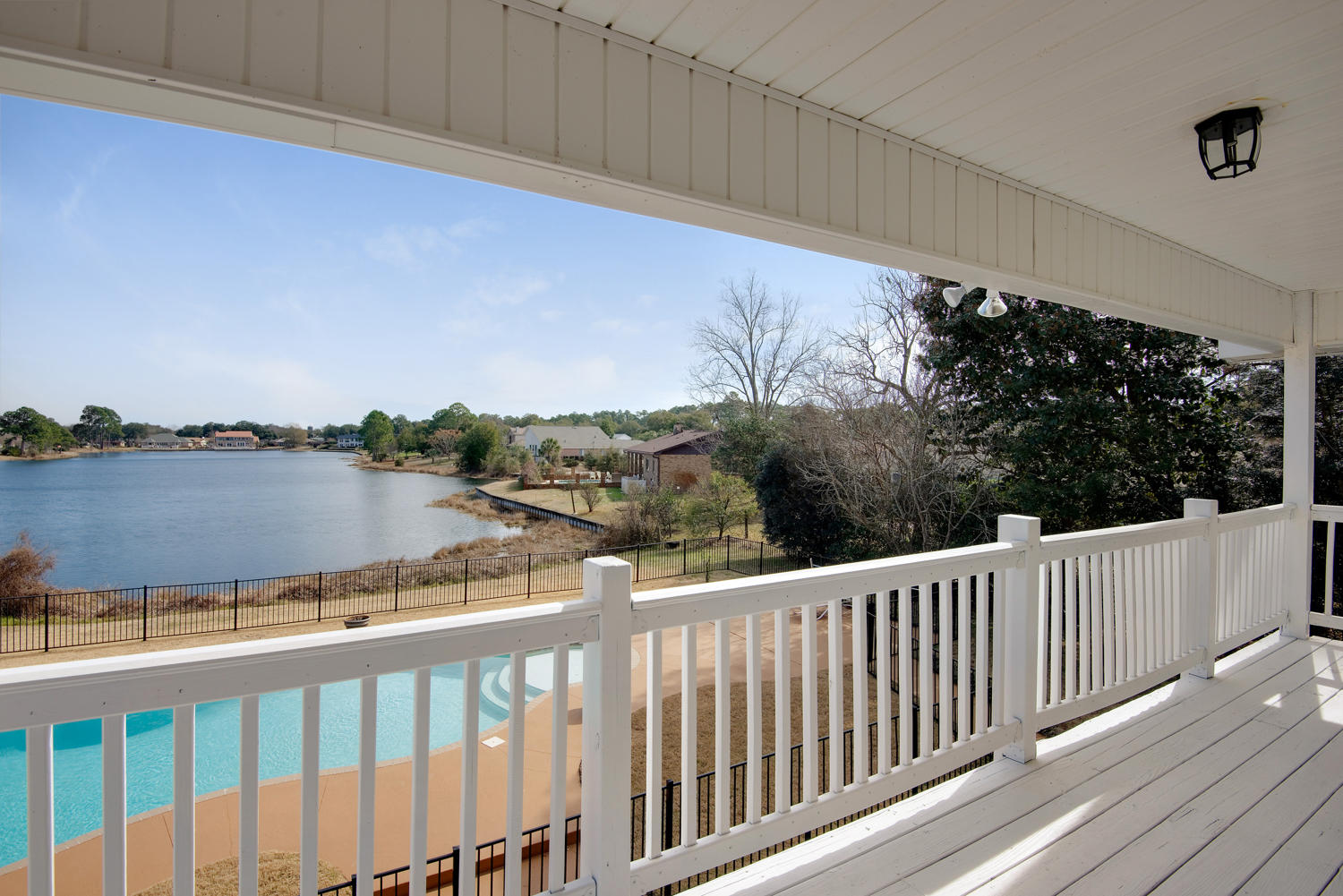 LAKE CHARLENE - Residential