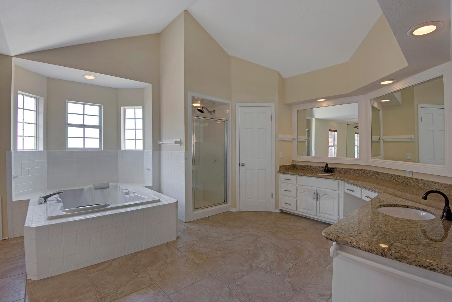 LAKE CHARLENE - Residential