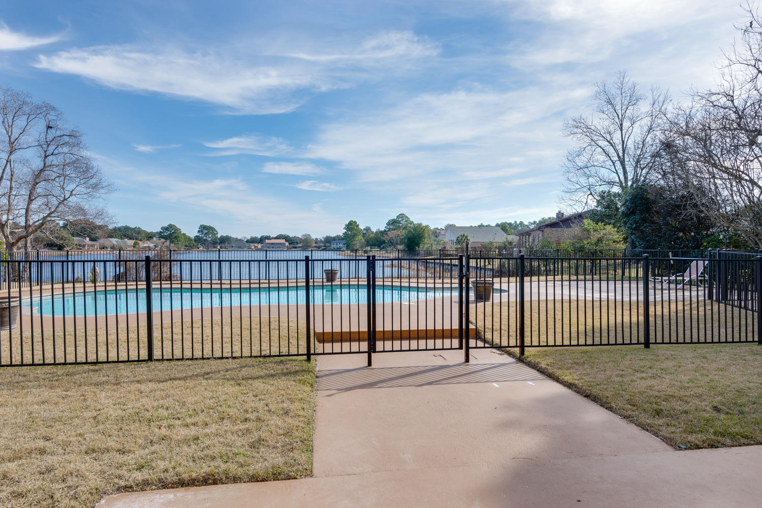 LAKE CHARLENE - Residential