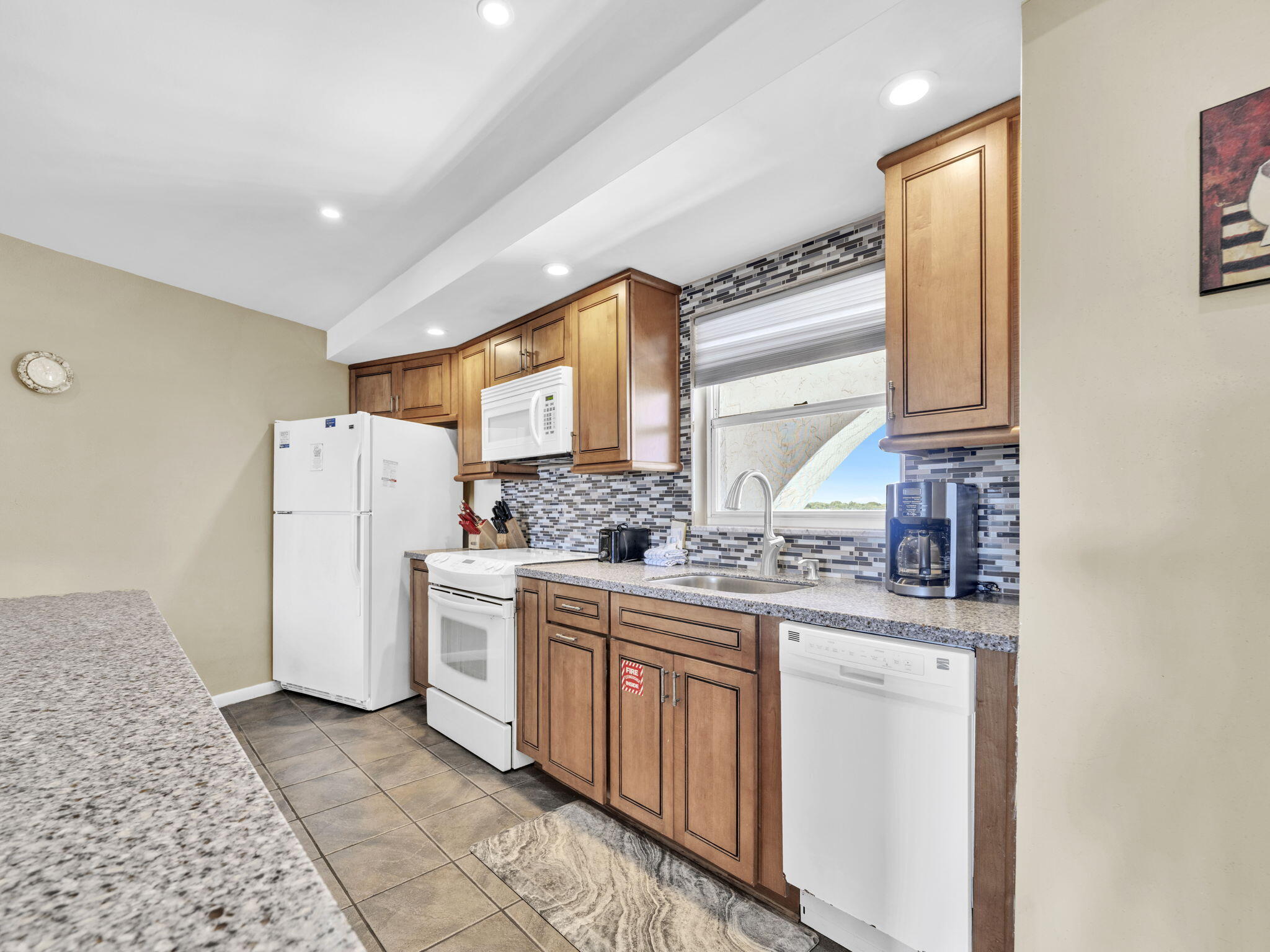 EL MATADOR CONDO - Residential