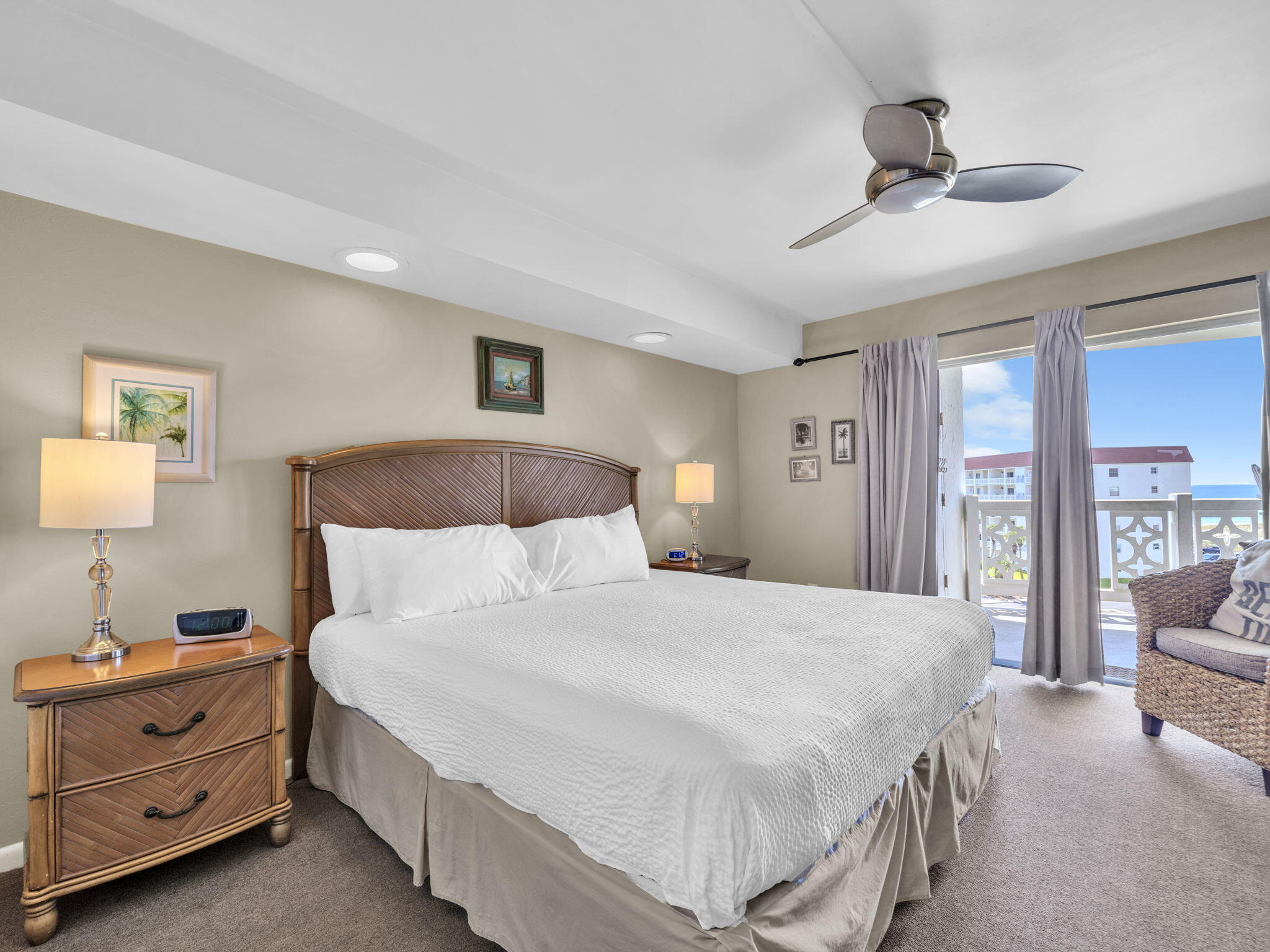 EL MATADOR CONDO - Residential