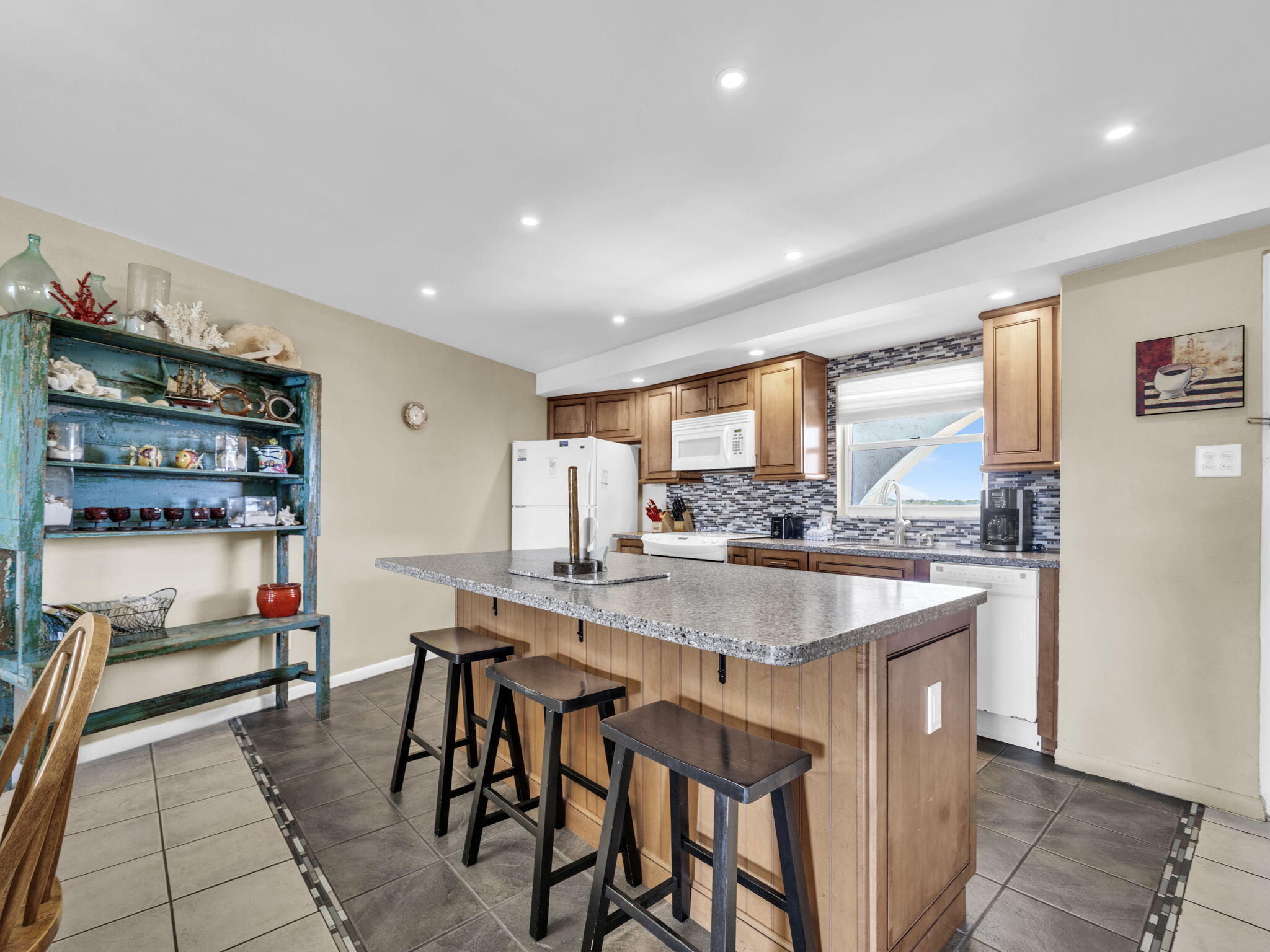 EL MATADOR CONDO - Residential