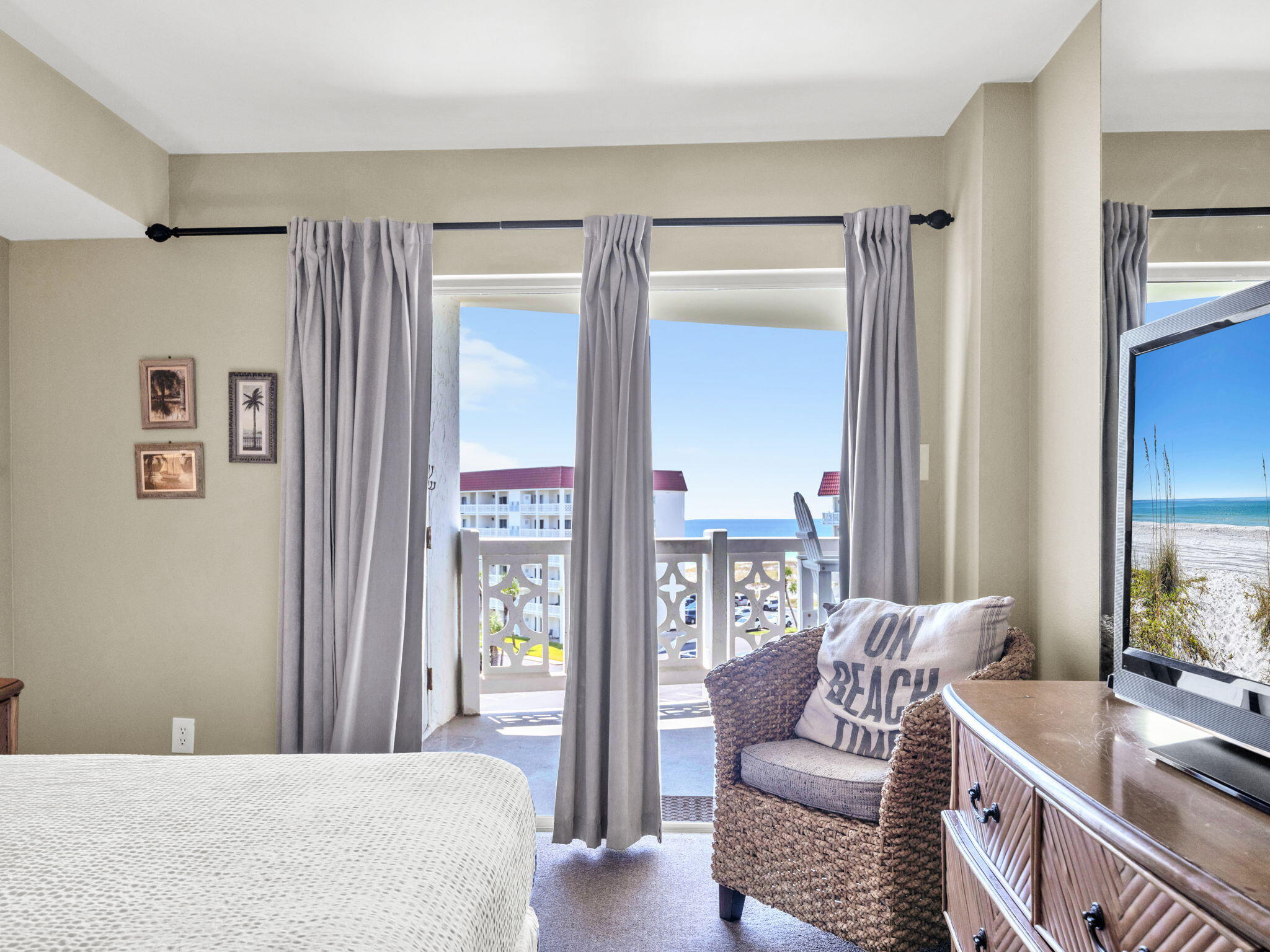 EL MATADOR CONDO - Residential