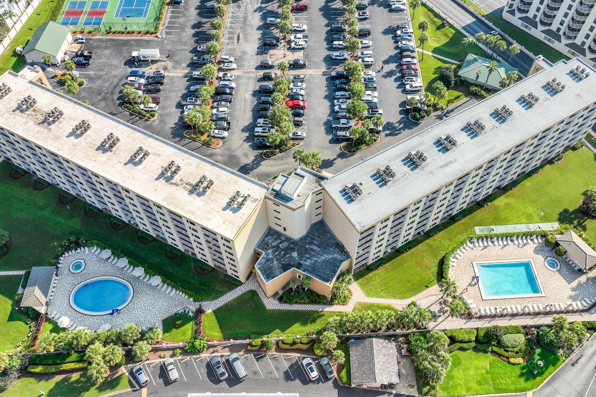 ISLANDER CONDO - Residential