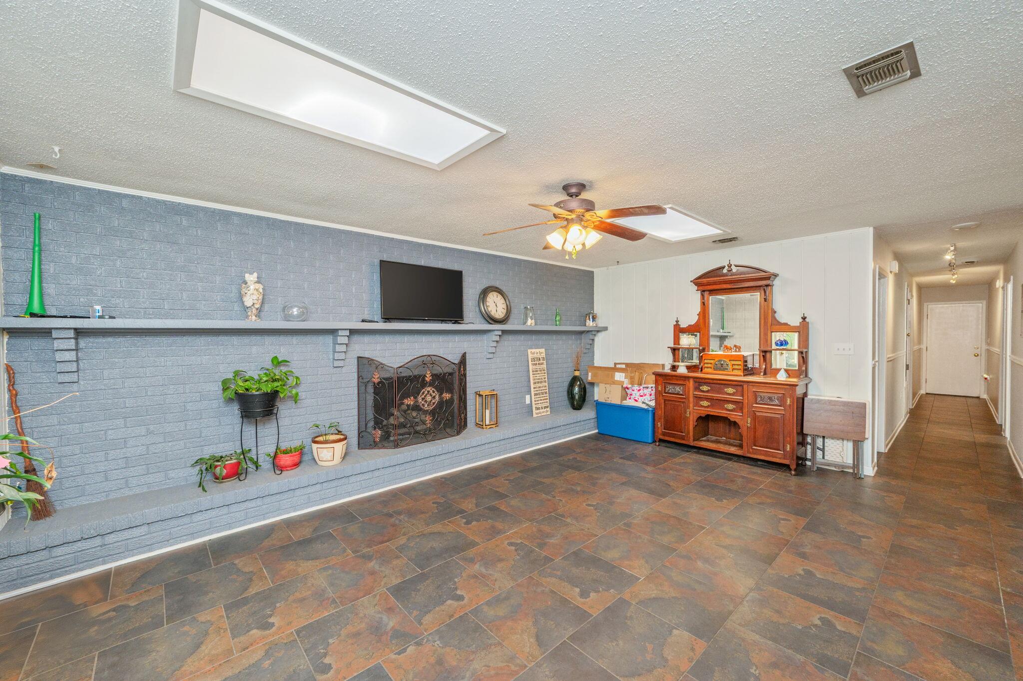 LAKE LORRAINE ESTATES 3 - Residential