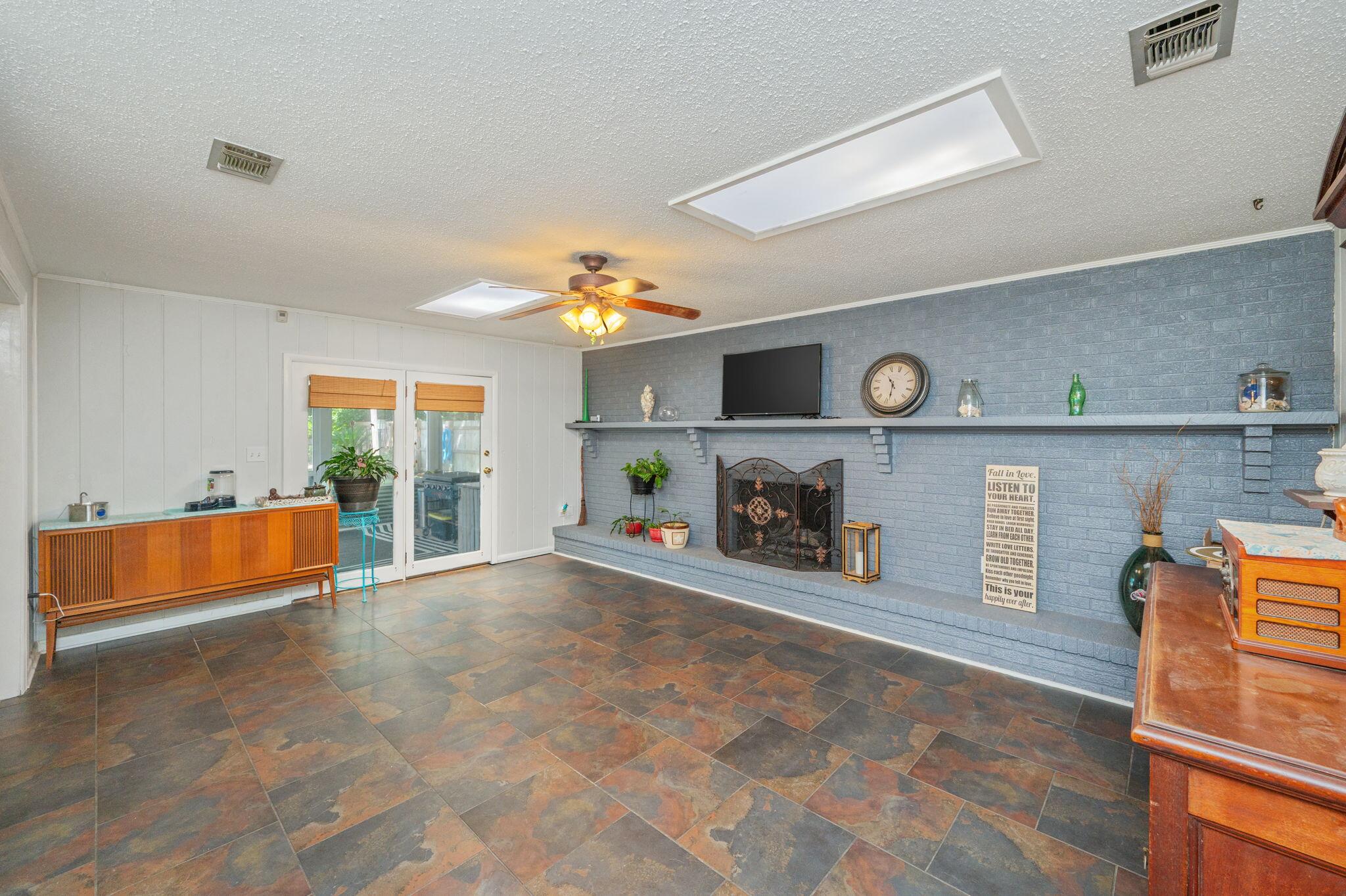 LAKE LORRAINE ESTATES 3 - Residential