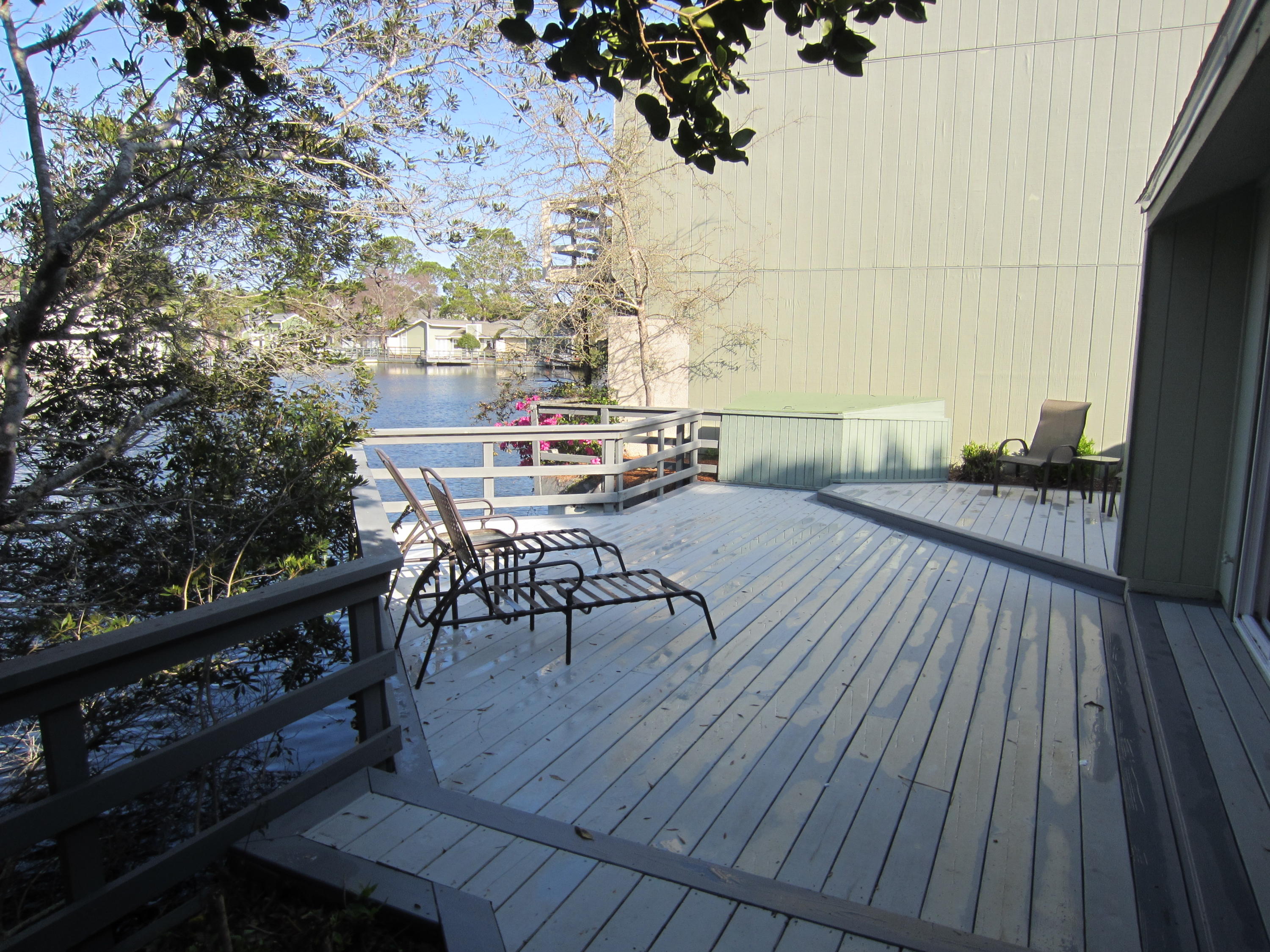 LINKSIDE VILLAGE UNIT 1 - Residential