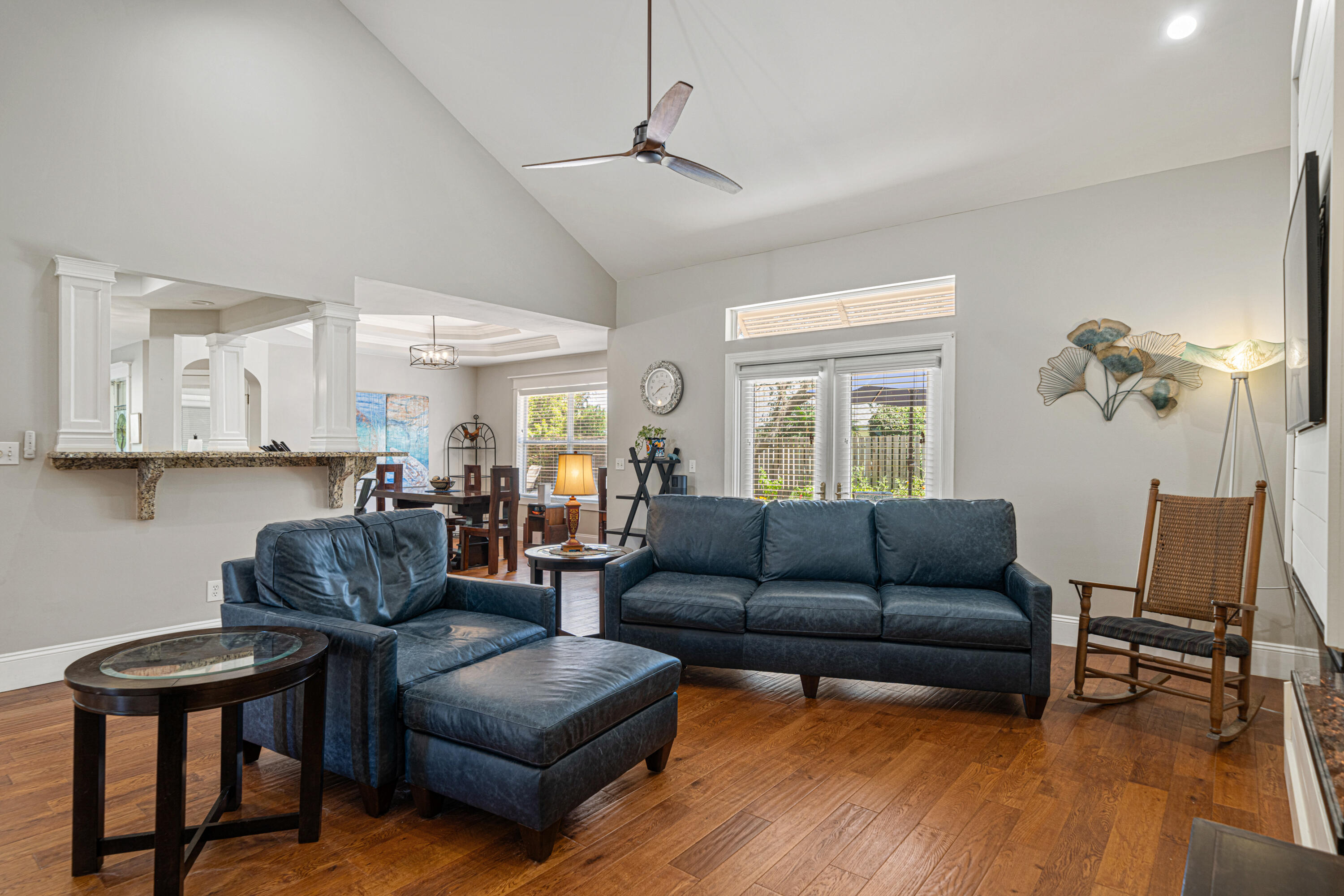454 Avalon Boulevard