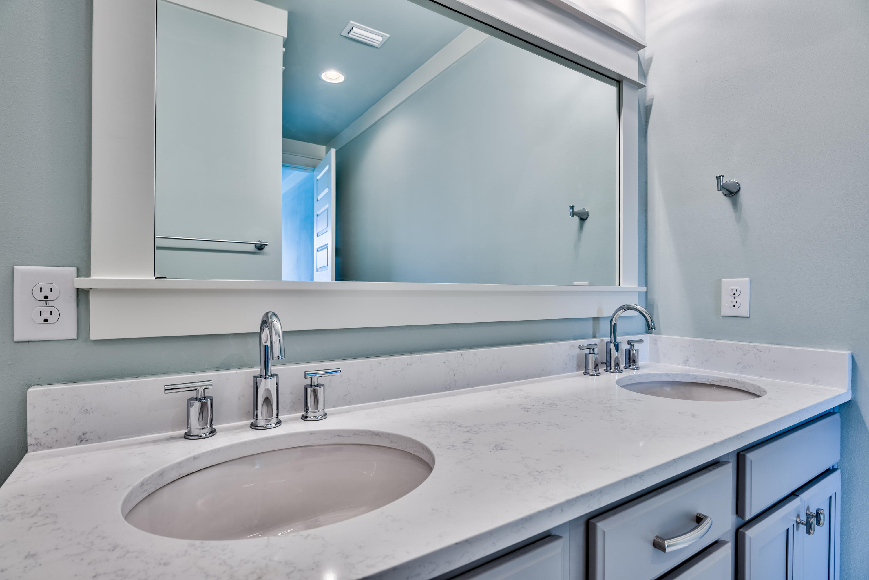 HIDDEN PALMS - Residential