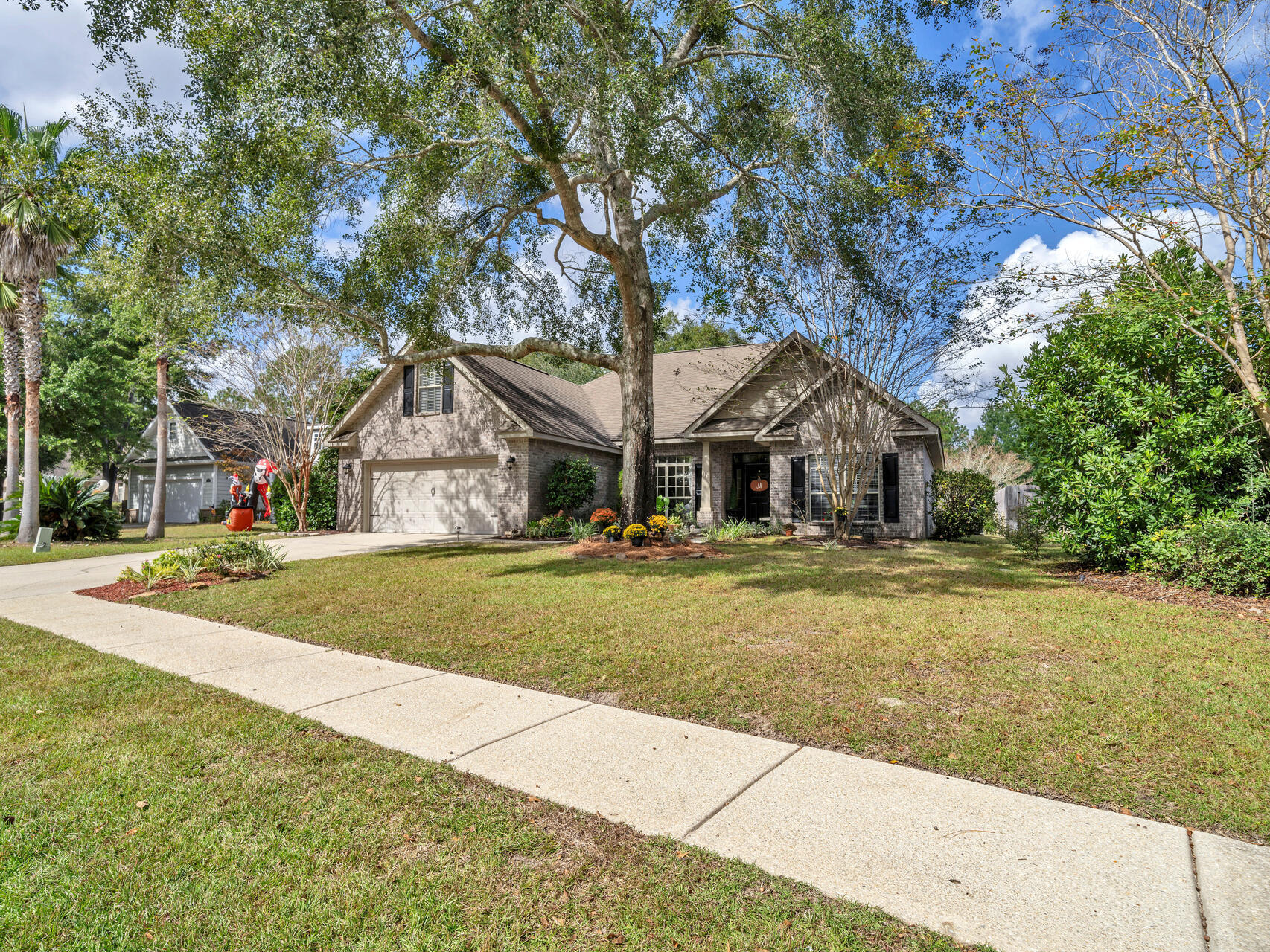 Charming Lakeside Home: 4BR + Bonus room in Hammock Bay. Discover lakeside luxury in this stunning all-brick home in the sought-after Hammock Bay community. Featuring 4 bedrooms plus a versatile bonus room, this property offers serene water views and resort-style amenities.Enter through the beautiful front door with transom into a bright foyer showcasing new vinyl laminate flooring, 9' ceilings, and elegant crown molding. The spacious great room boasts vaulted ceilings and French doors leading to a covered 12x14 back porch - perfect for enjoying the tranquil lake views.The gourmet kitchen features tile floors, wood cabinets, stainless steel appliances, and a breakfast bar overlooking the water. The waterfront master suite delights with a tray ceiling, ample natural light, and a luxurious en-suite bath with double vanity, garden tub, and walk-in closet.
Additional highlights include new flooring throughout the majority of the home,  sprinkler system, and two-car garage. state-of-the-art fitness center, multiple pools, tennis, basketball, and pickleball courts, scenic walking and biking trails, a dog park, sports complex, and the Freeport Sports Complex. Enjoy bayfront access for kayaking and paddleboarding, as well as an outdoor amphitheater for concerts and events One-year home warranty included. Schedule your tour of this waterfront gem today!