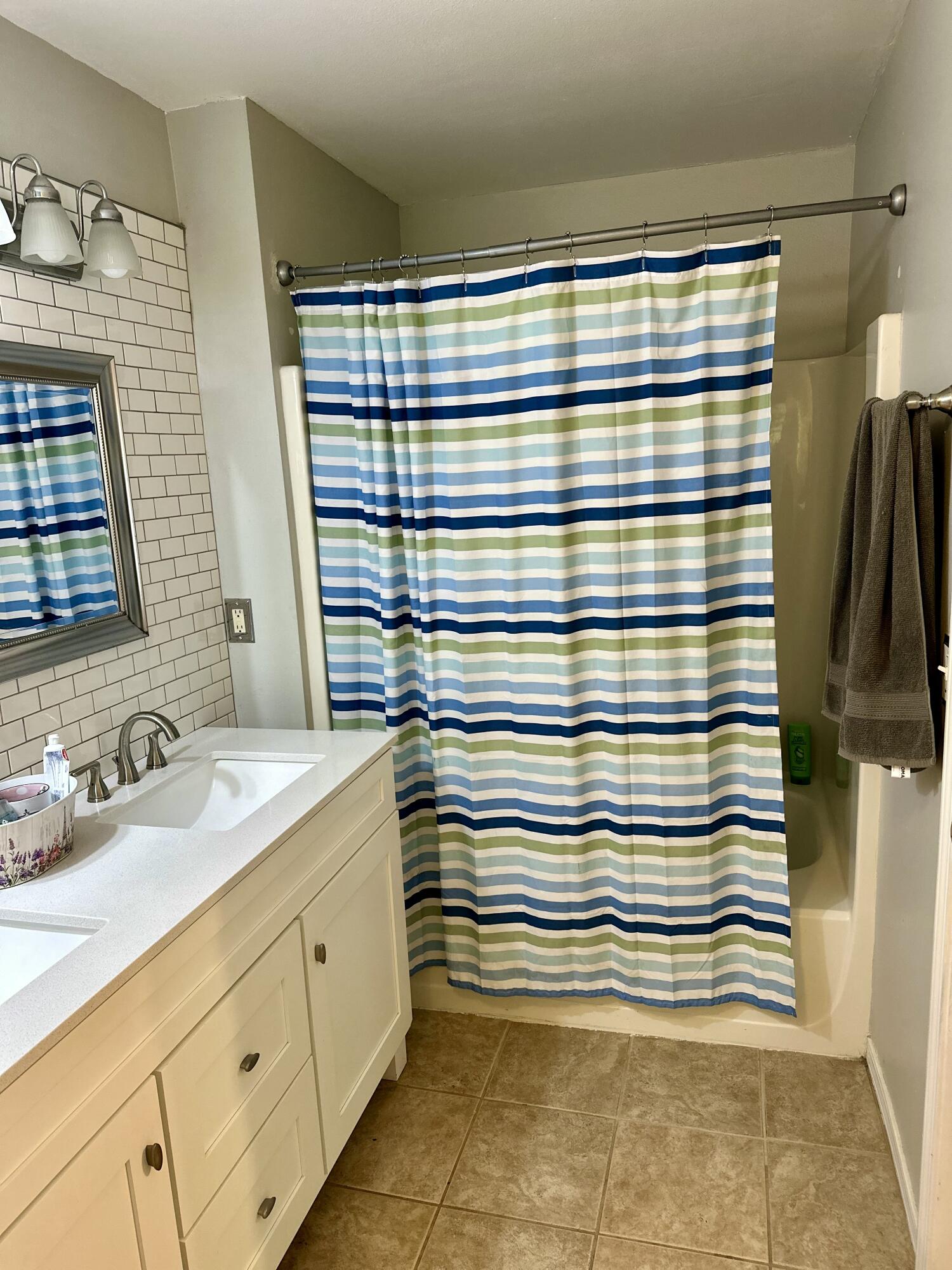 COUNTRYVIEW ESTATES 7TH ADDN - Residential