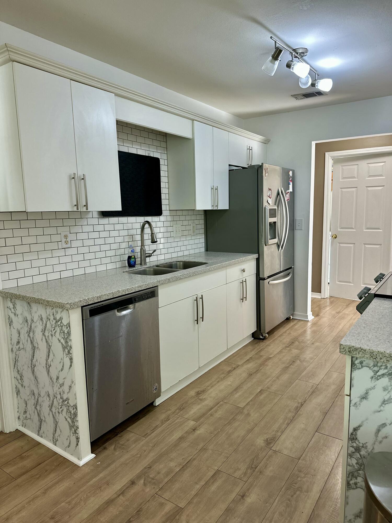 COUNTRYVIEW ESTATES 7TH ADDN - Residential