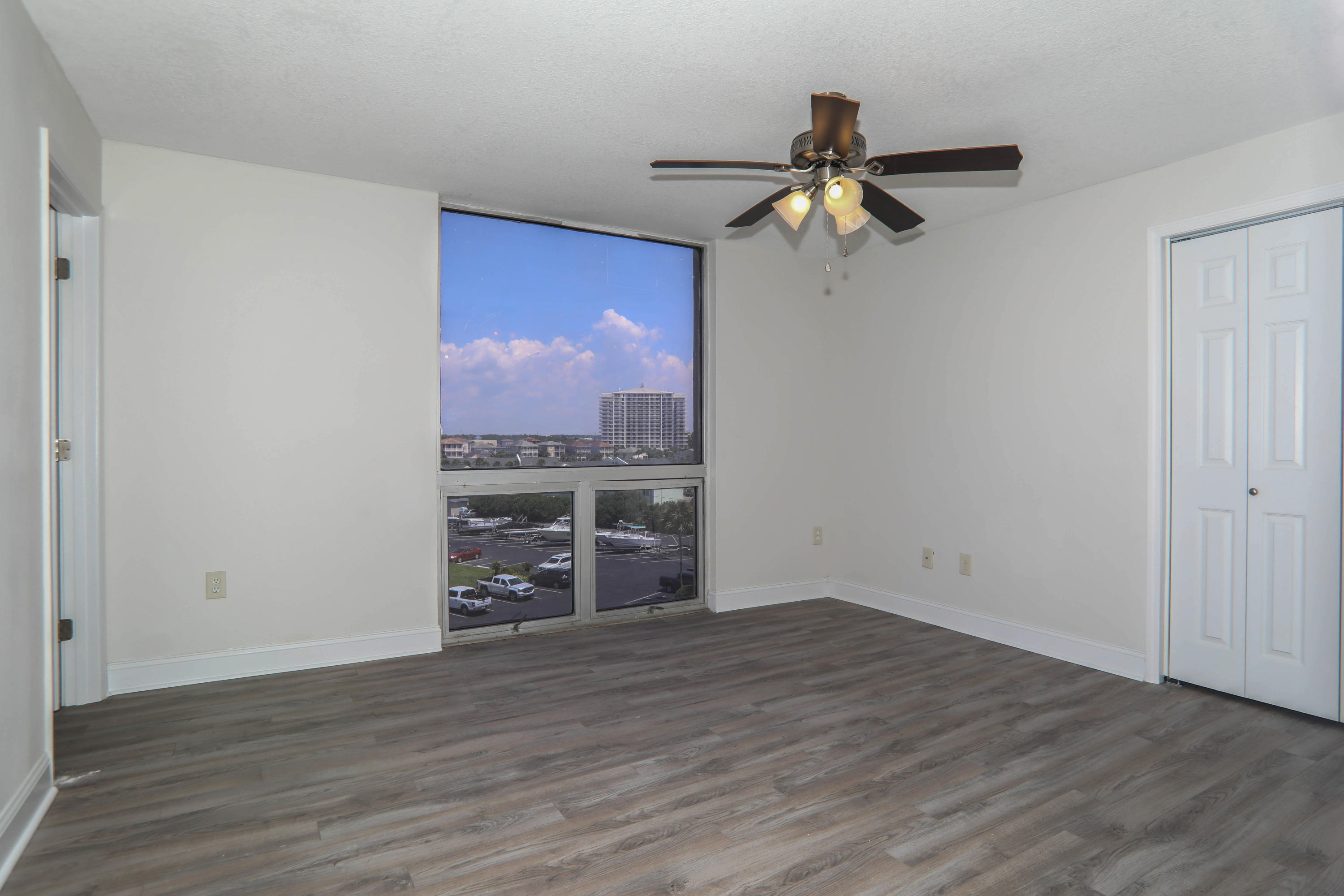 SHORELINE TOWERS 2 - Residential