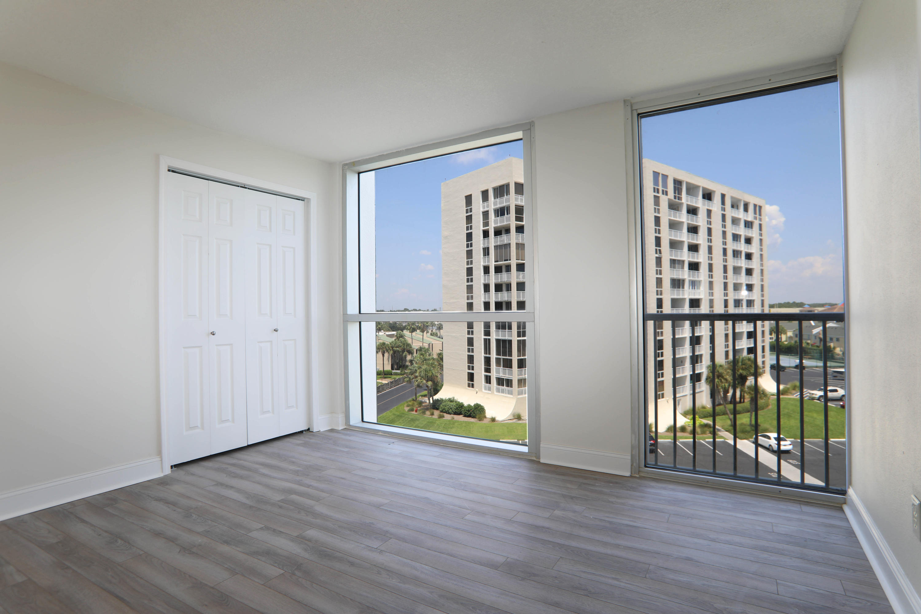 SHORELINE TOWERS 2 - Residential