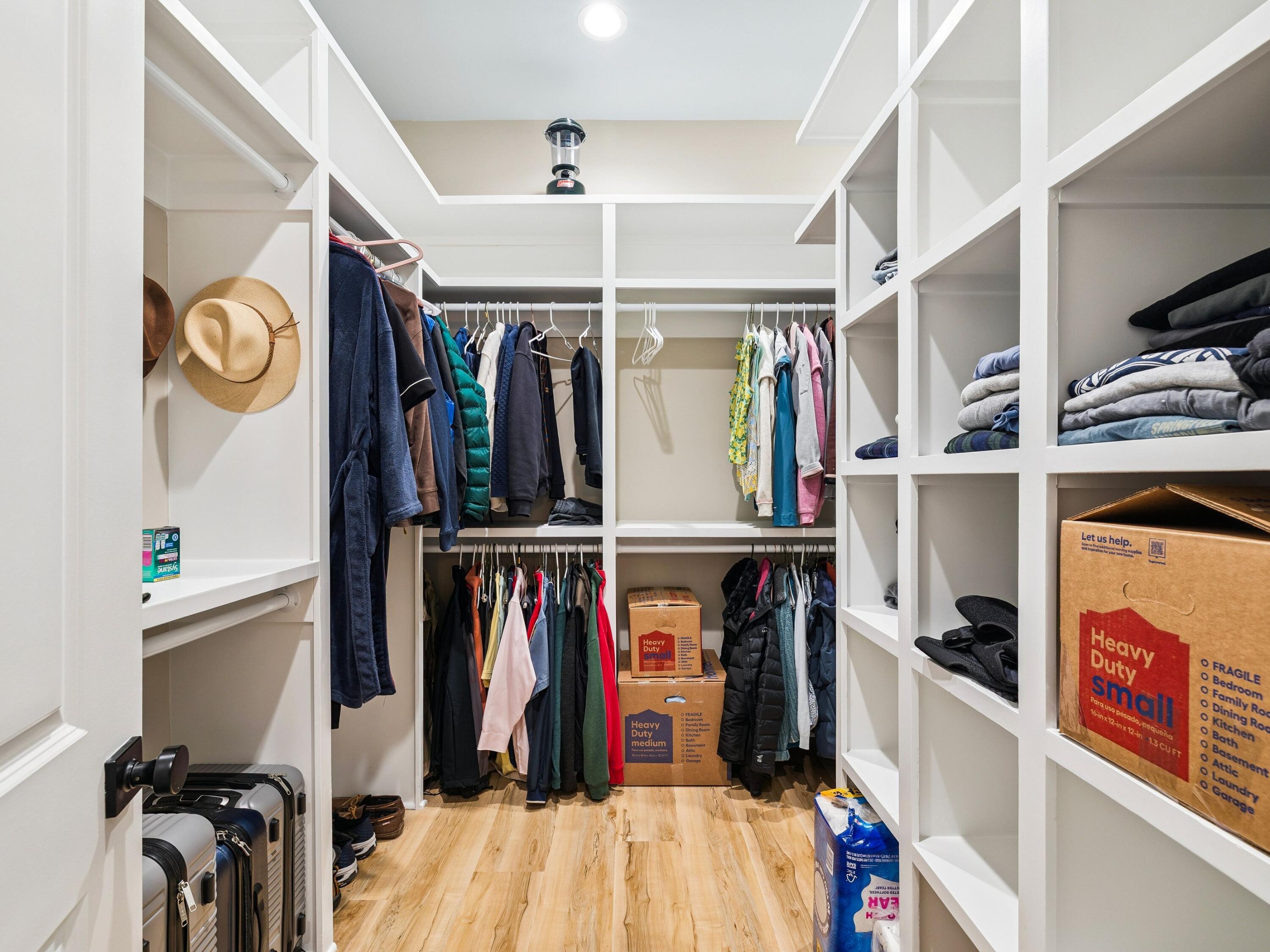 HIDDEN GROVE - Residential