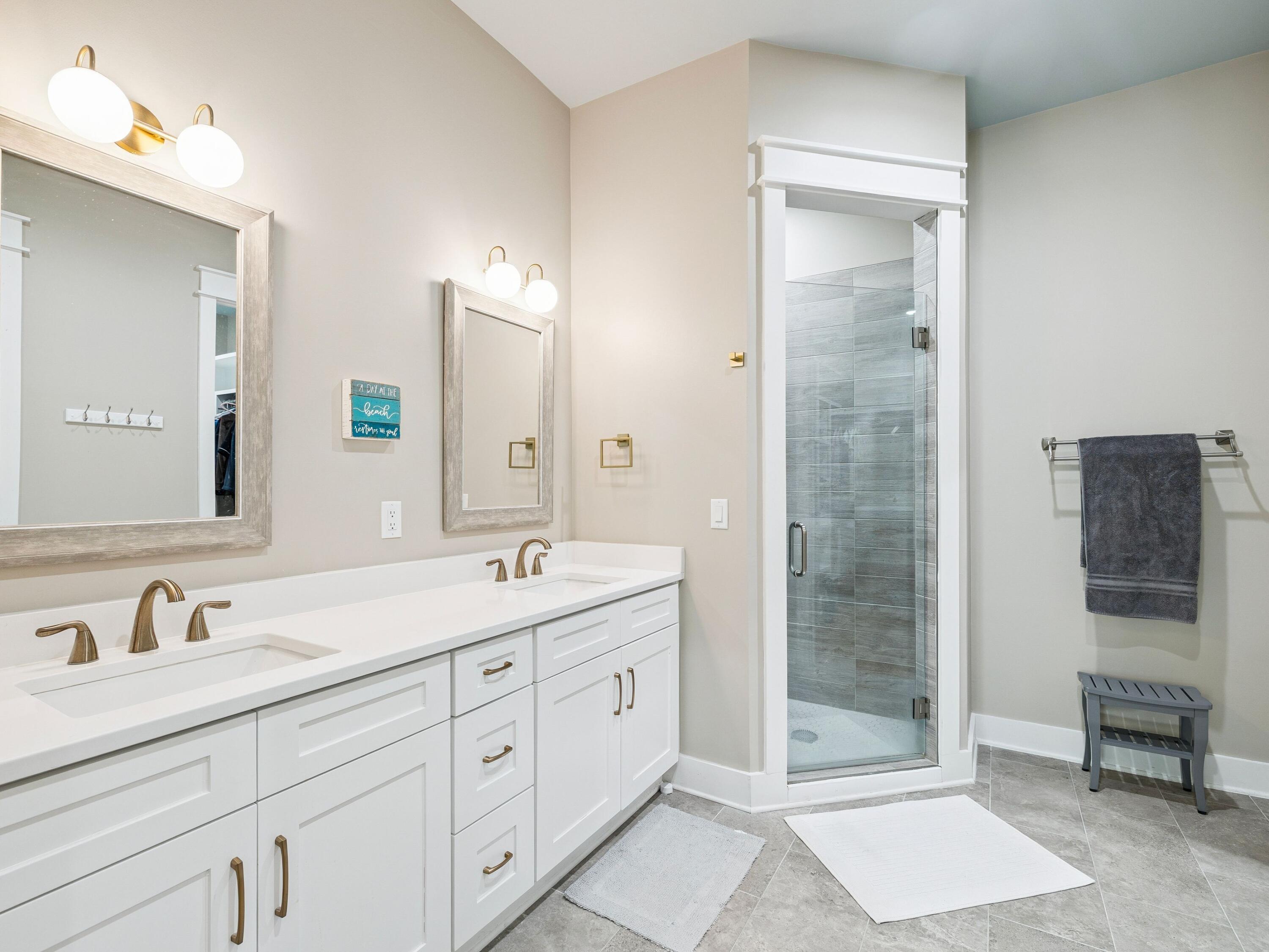 HIDDEN GROVE - Residential