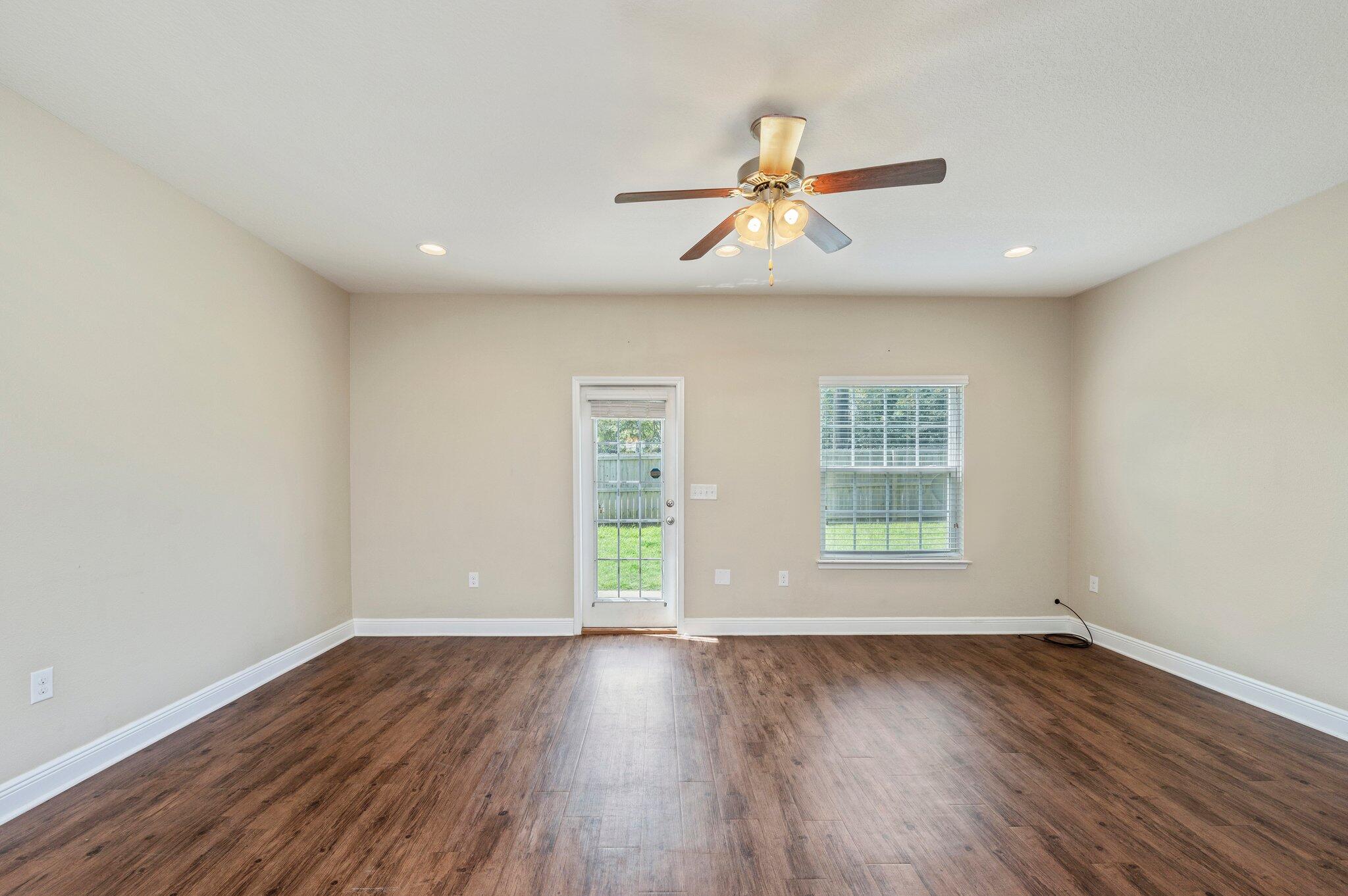 IRON HORSE T/H PH 1 - Residential Lease