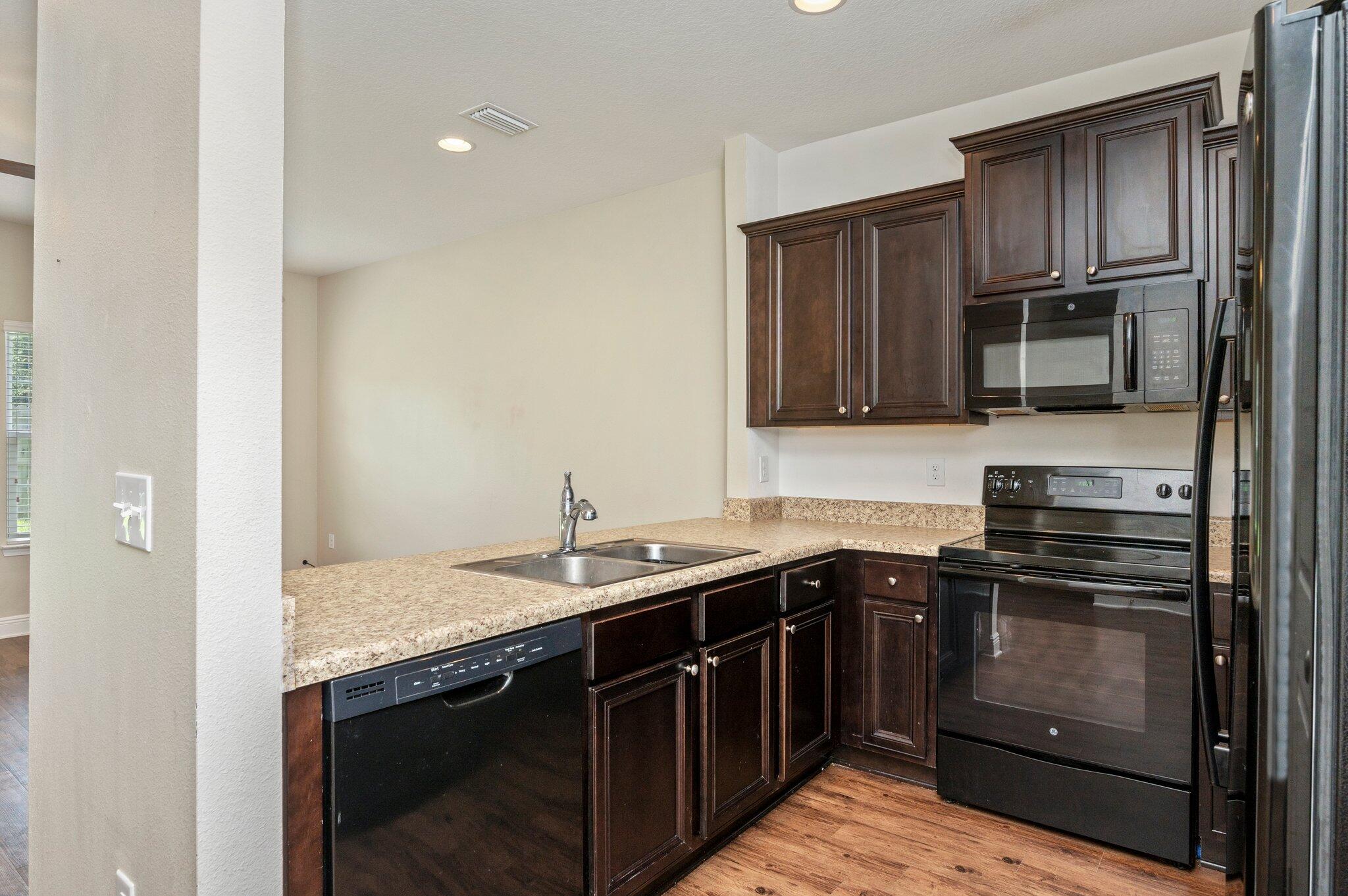 IRON HORSE T/H PH 1 - Residential Lease