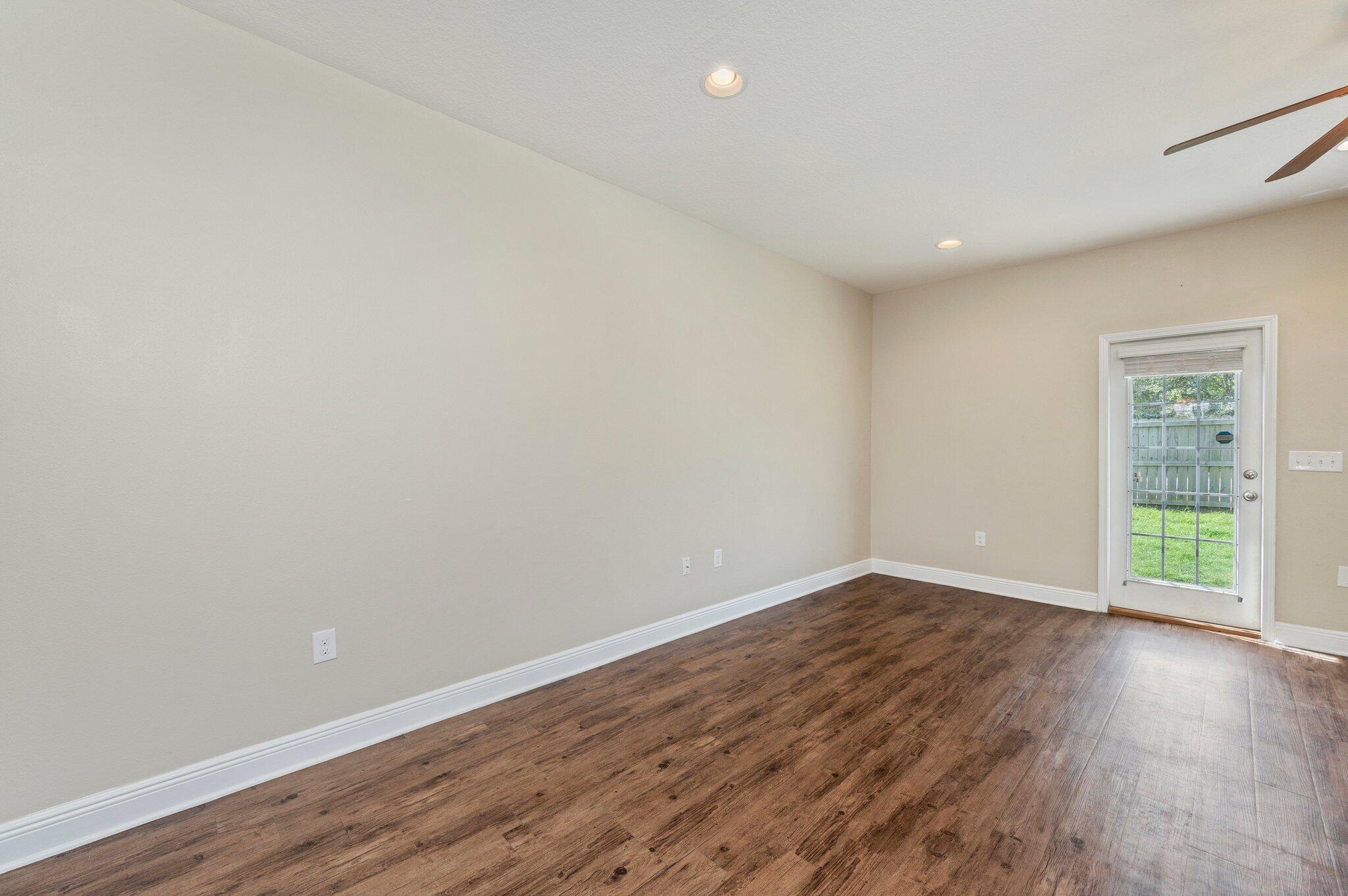 IRON HORSE T/H PH 1 - Residential Lease