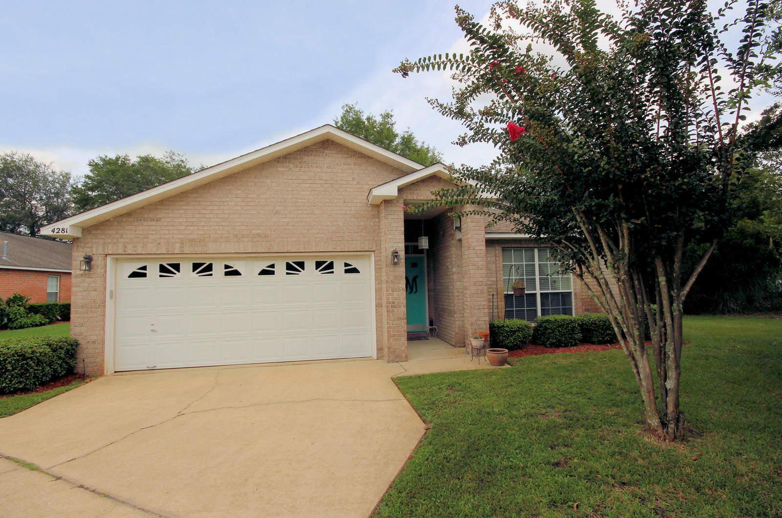 Must see! 3 Bedroom brick home located in the gated community of Magnolia Plantation.As you enter the home notice the open floor plan with raised ceilings,large living area with gas fireplace with built in shelving.Kitchen is open with plenty of counter space along with center island and breakfast bar.Enjoy all the amenities Bluewater Bay has to offer with 27 hole golf course ,driving range ,club house,tennis center, full service marina with a boat ramp, high-dry storage ,wet slips and a restaurant and ship store.Close to Mid bay bridge Destin,A+ schools,shopping,20 minutes to Eglin Afb,25 minutes Duke field,30 minutes Hurlburt field.