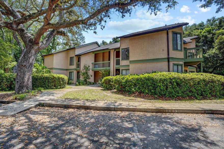 FIRST FLOOR UNIT! You must come see this Bluewater Bay unit, it offers a large living area that opens to a back private screened porch, perfect for morning coffee or relaxing outside. Kitchen separated from living and dining area by a breakfast bar. Off of the kitchen is a small utility closet that can fit a full size washer and dryer. Each unit has an assigned parking spot in front of the building with plenty of guest parking close by. Both bedrooms have private bathrooms attached.