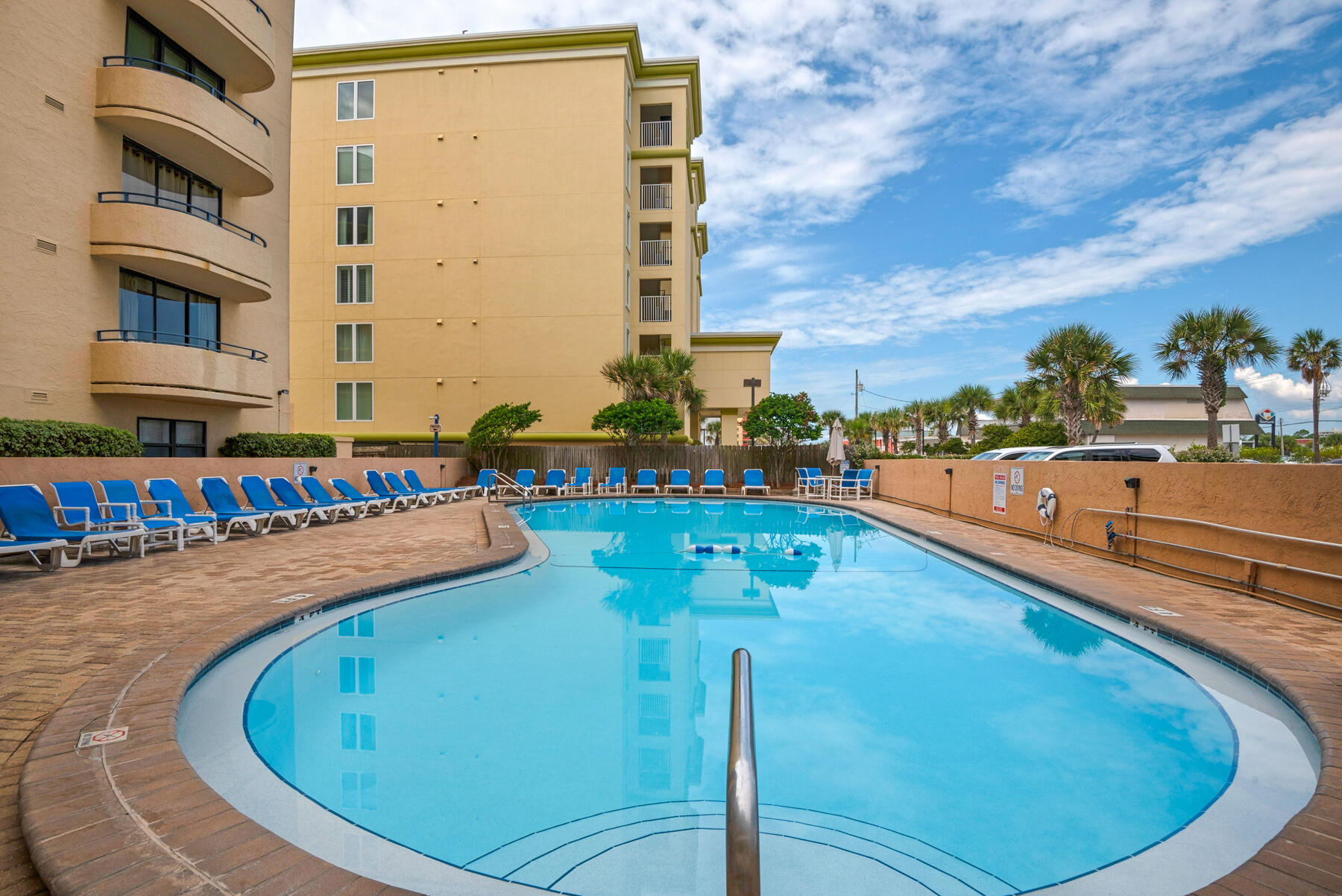 NAUTILUS CONDO - Residential