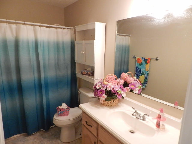 COUNTRY BREEZE ESTATES - Residential