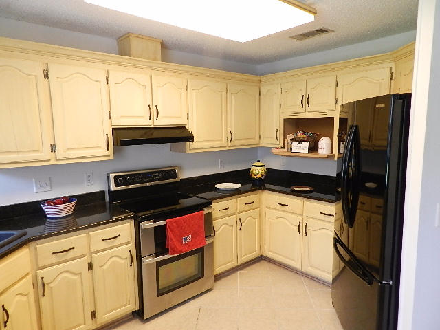 COUNTRY BREEZE ESTATES - Residential