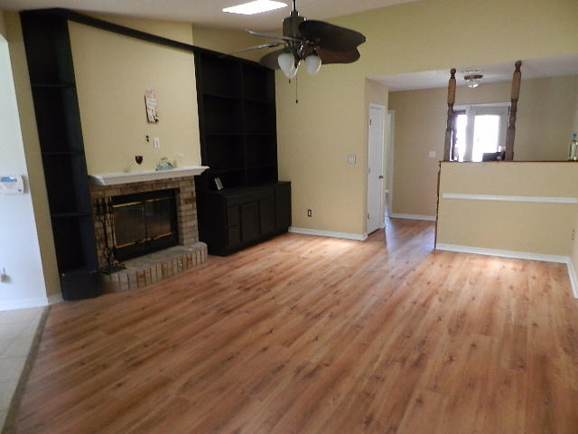 COUNTRY BREEZE ESTATES - Residential