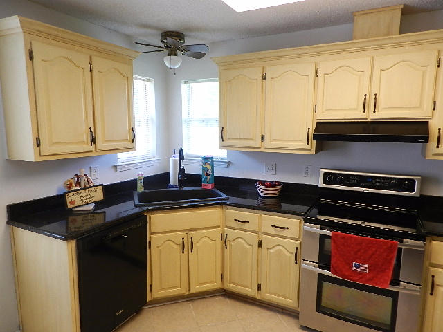 COUNTRY BREEZE ESTATES - Residential