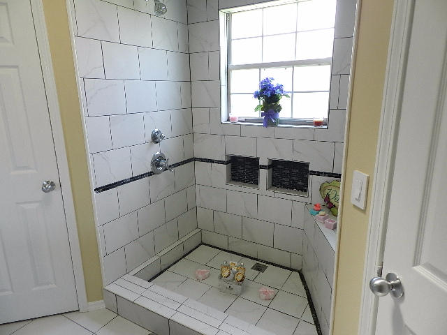 COUNTRY BREEZE ESTATES - Residential