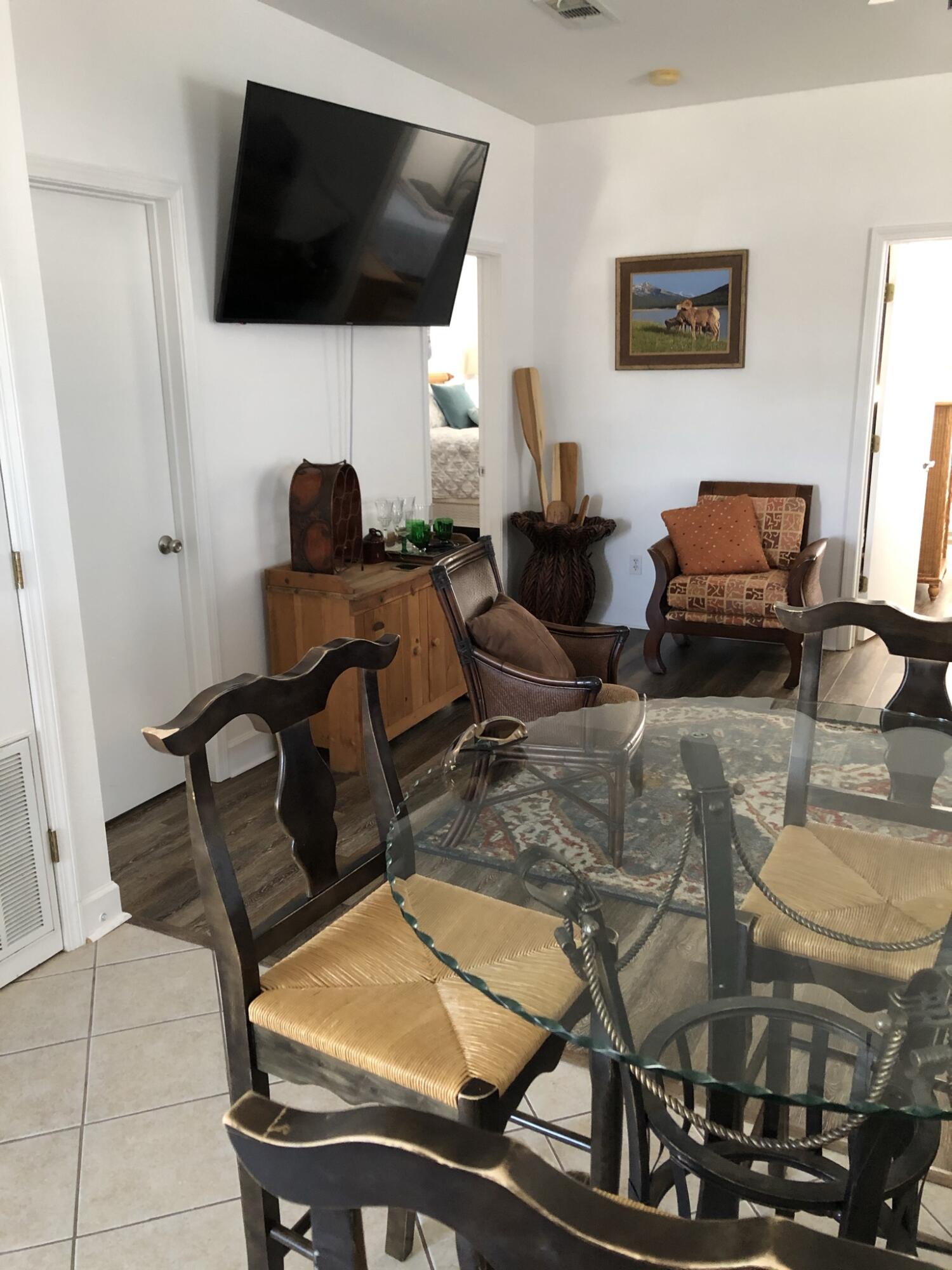 Private Residences on 2nd and 3rd floors - Residential Lease