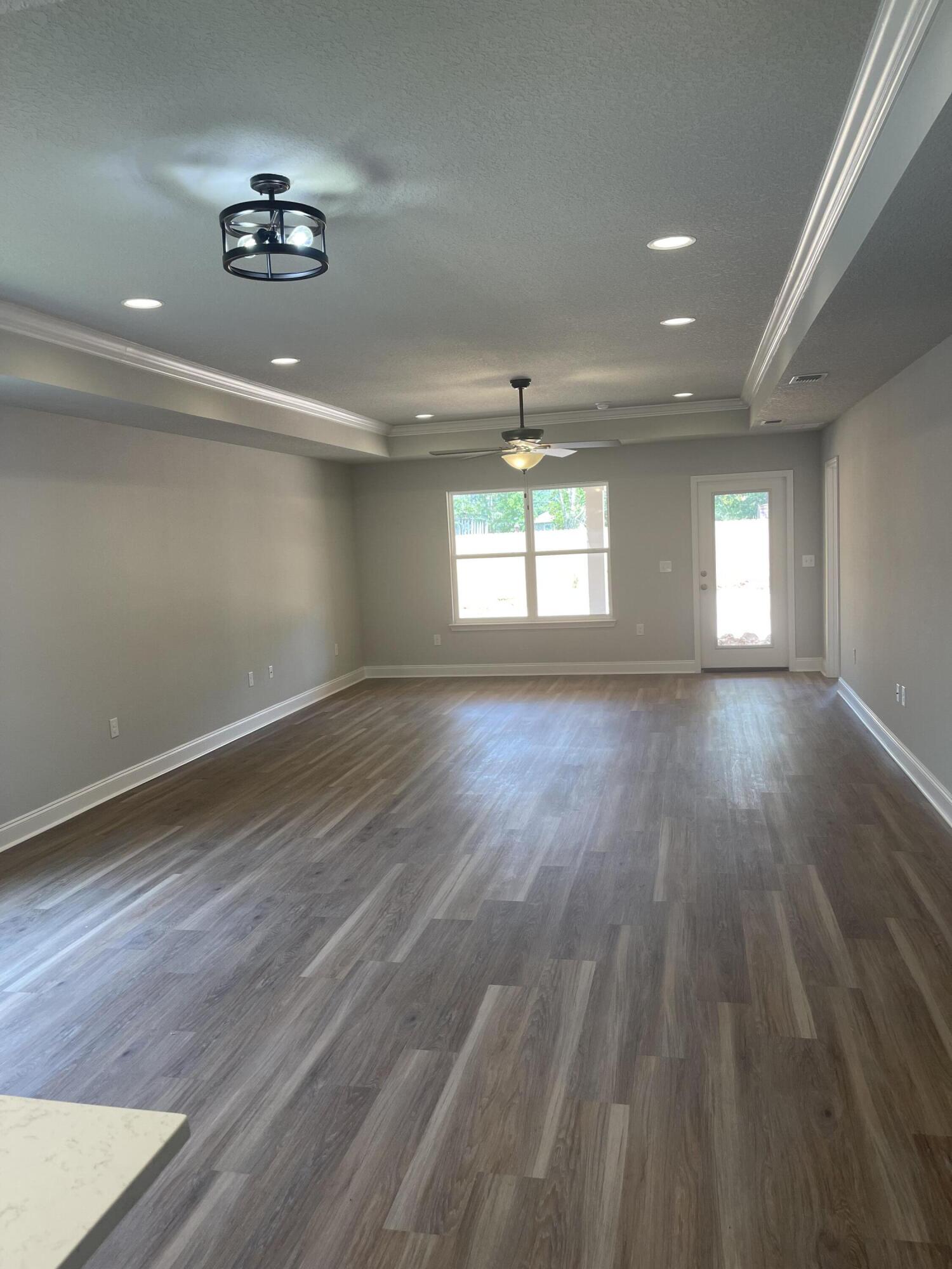 CRESCENT SHORES - Residential