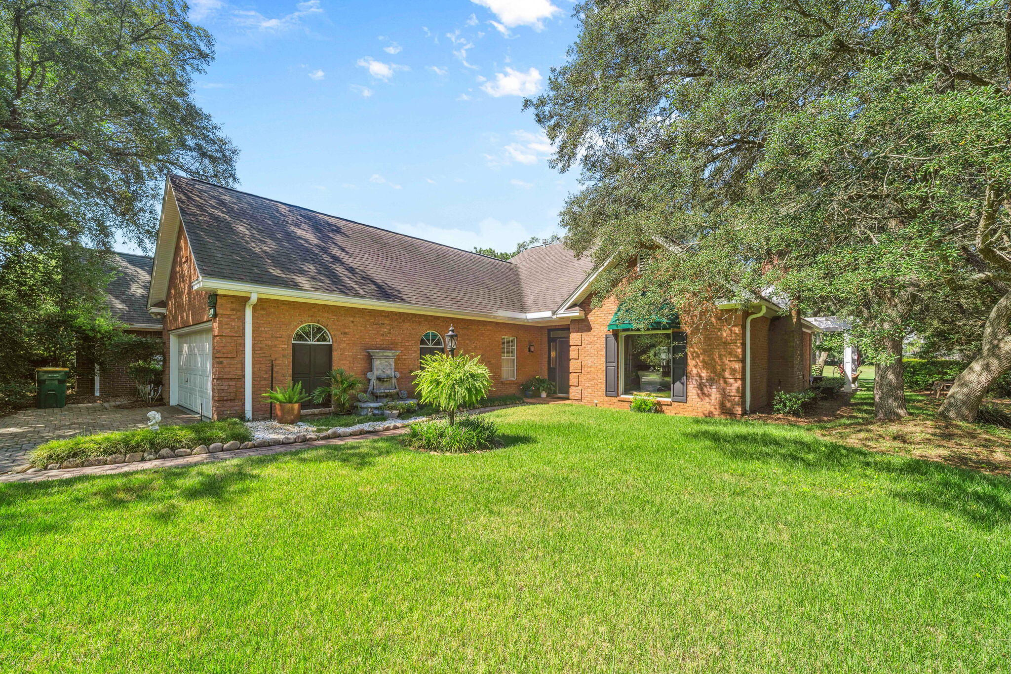 OAKMONT PLACE - Residential