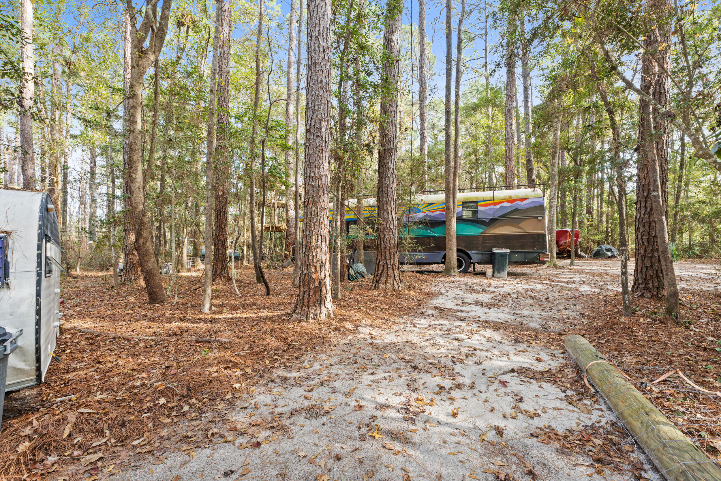 NO RECORDED SUBDIVISION - Land