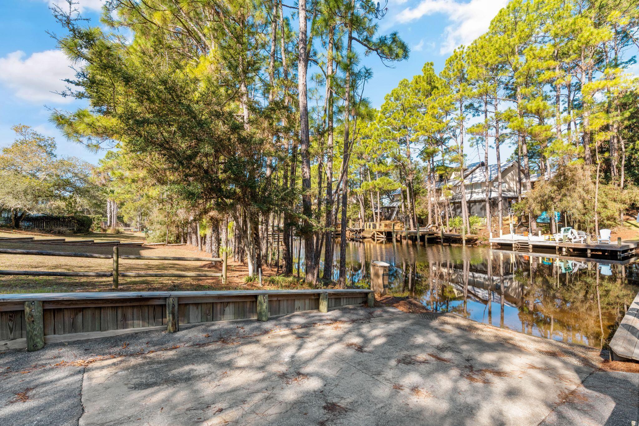 COTTAGES AT EASTERN LAKE - Residential