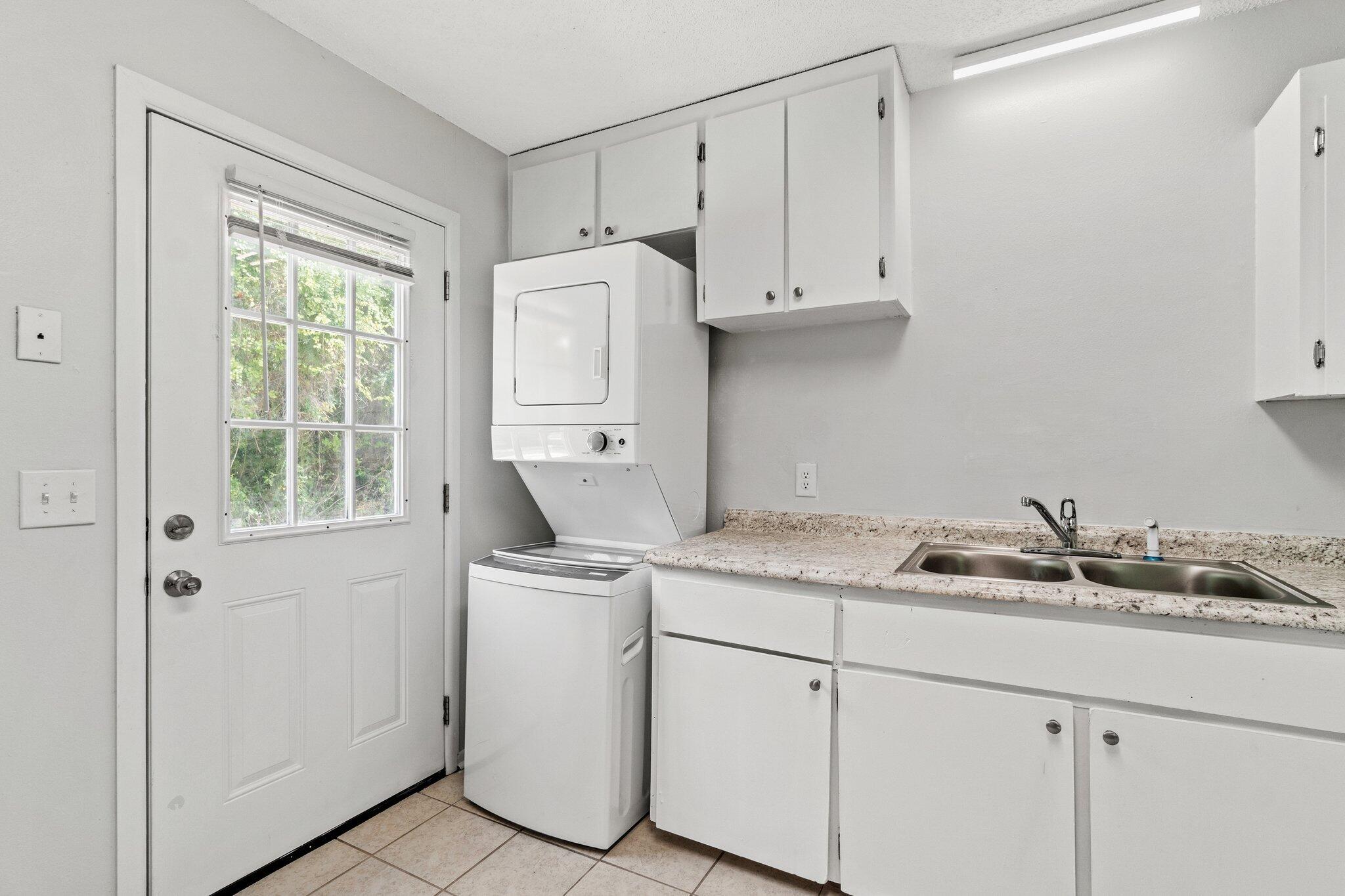 LIVE OAK - Residential Lease