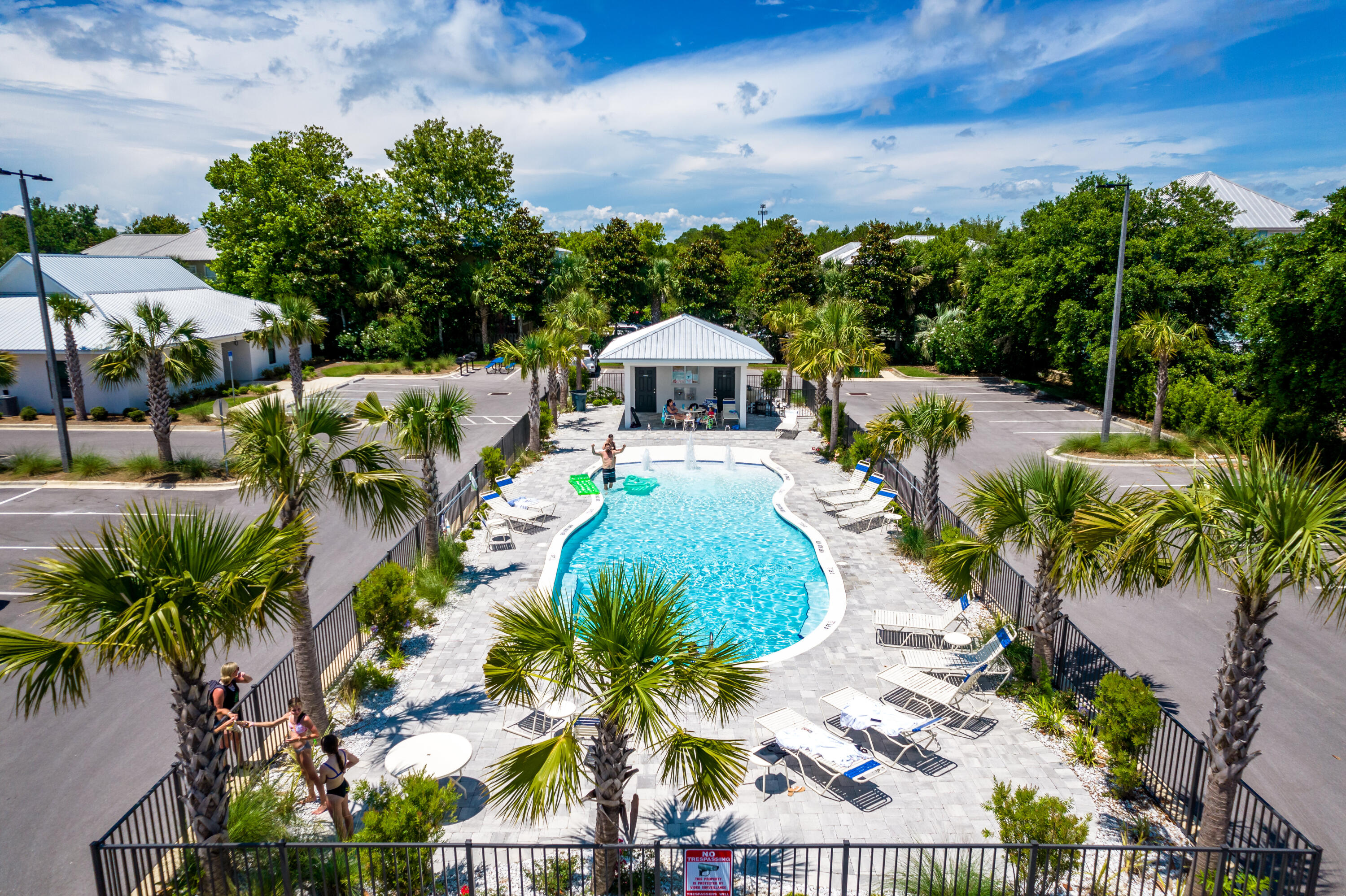 Hidden Lake condominiums - Residential