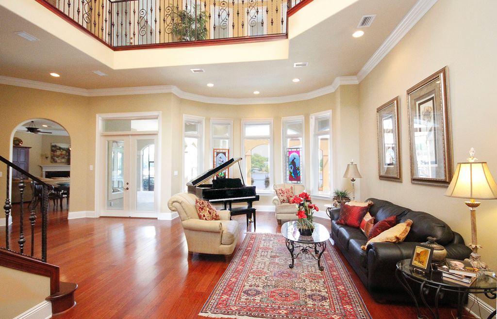 NORTH LAKE PIPPIN - Residential