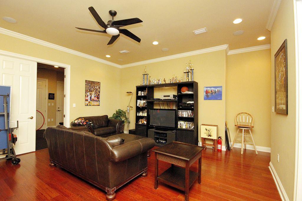 NORTH LAKE PIPPIN - Residential