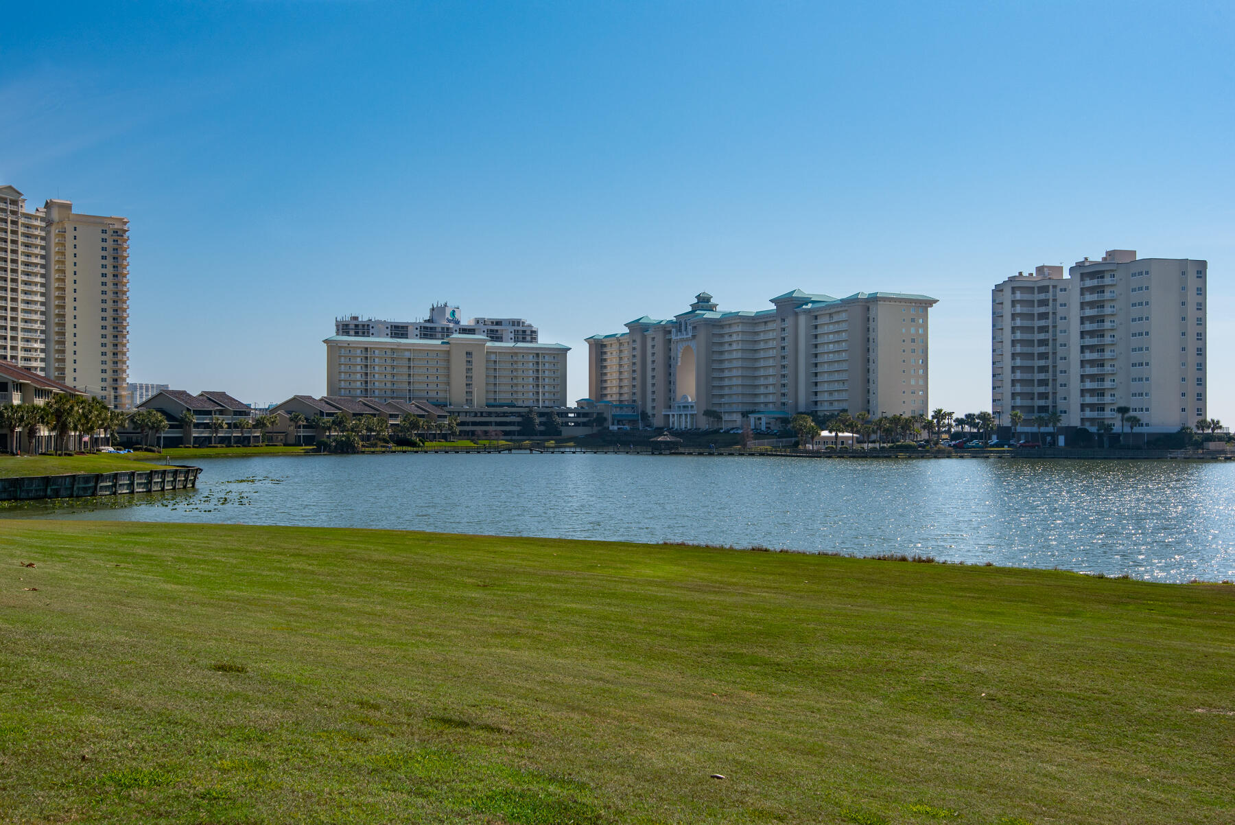 SEASCAPE CONDO GARDEN VILLA PH 3 - Residential