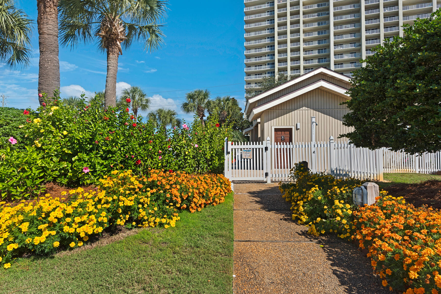 SEASCAPE CONDO GARDEN VILLA PH 3 - Residential