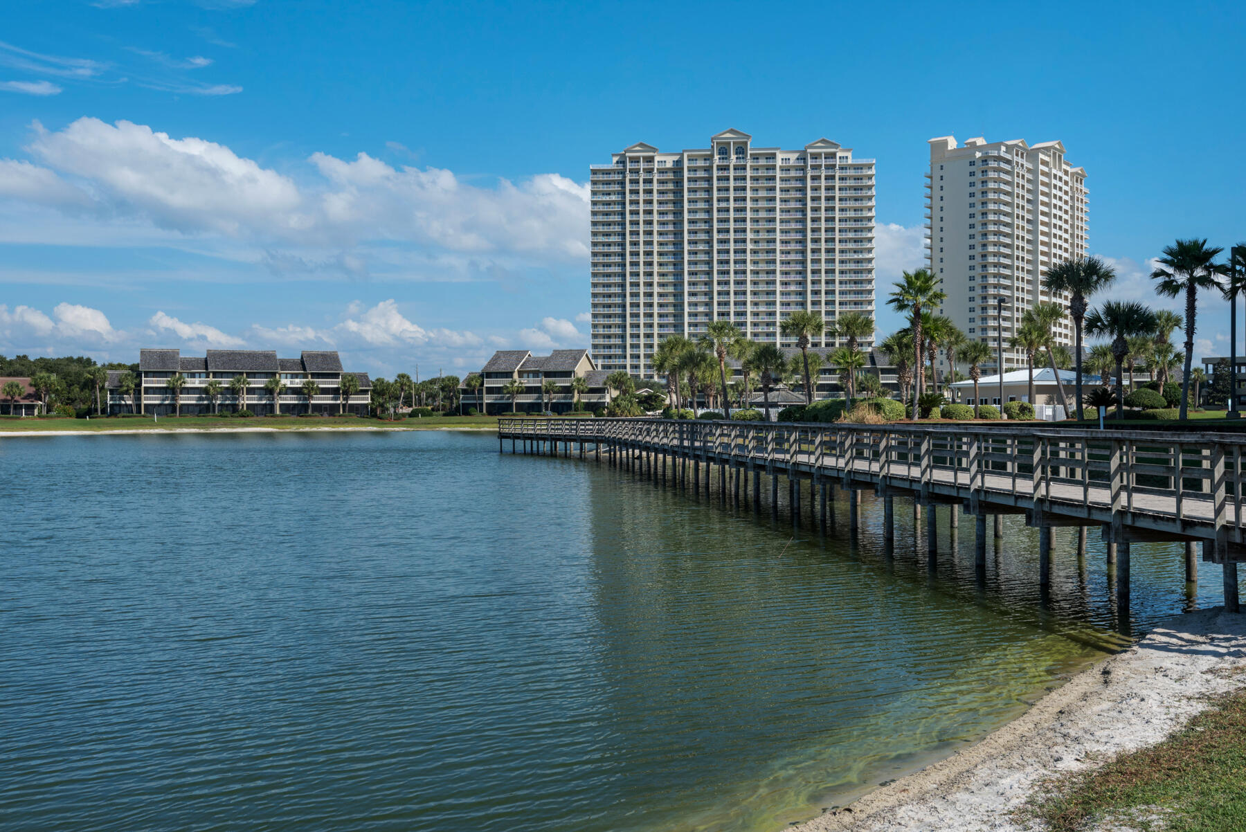 SEASCAPE CONDO GARDEN VILLA PH 3 - Residential