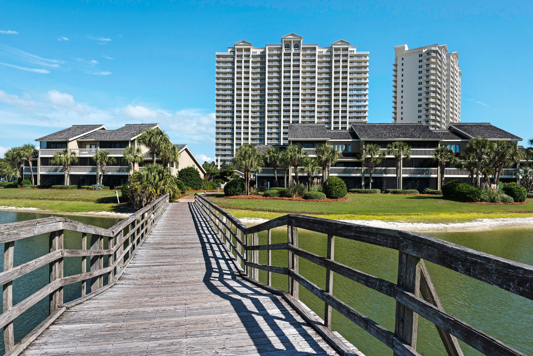 SEASCAPE CONDO GARDEN VILLA PH 3 - Residential