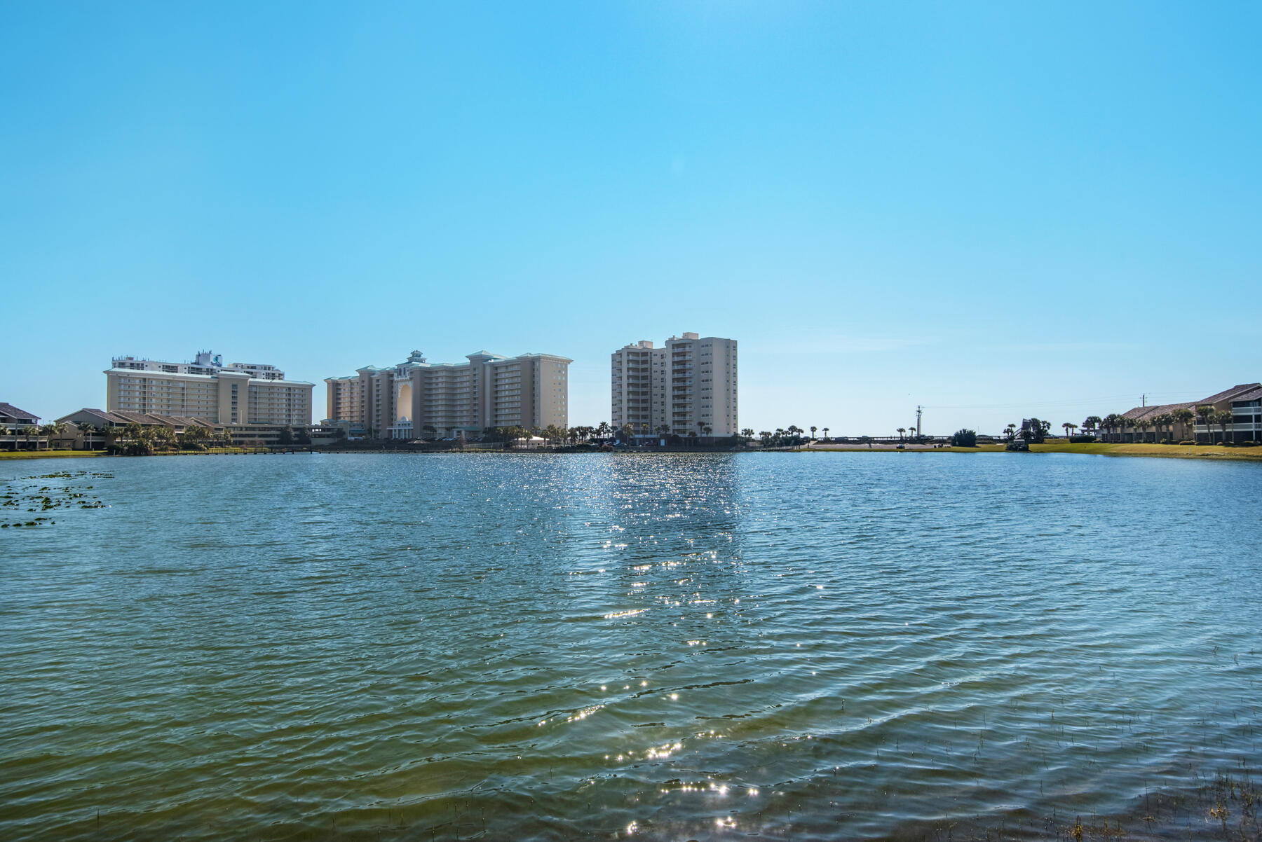 SEASCAPE CONDO GARDEN VILLA PH 3 - Residential