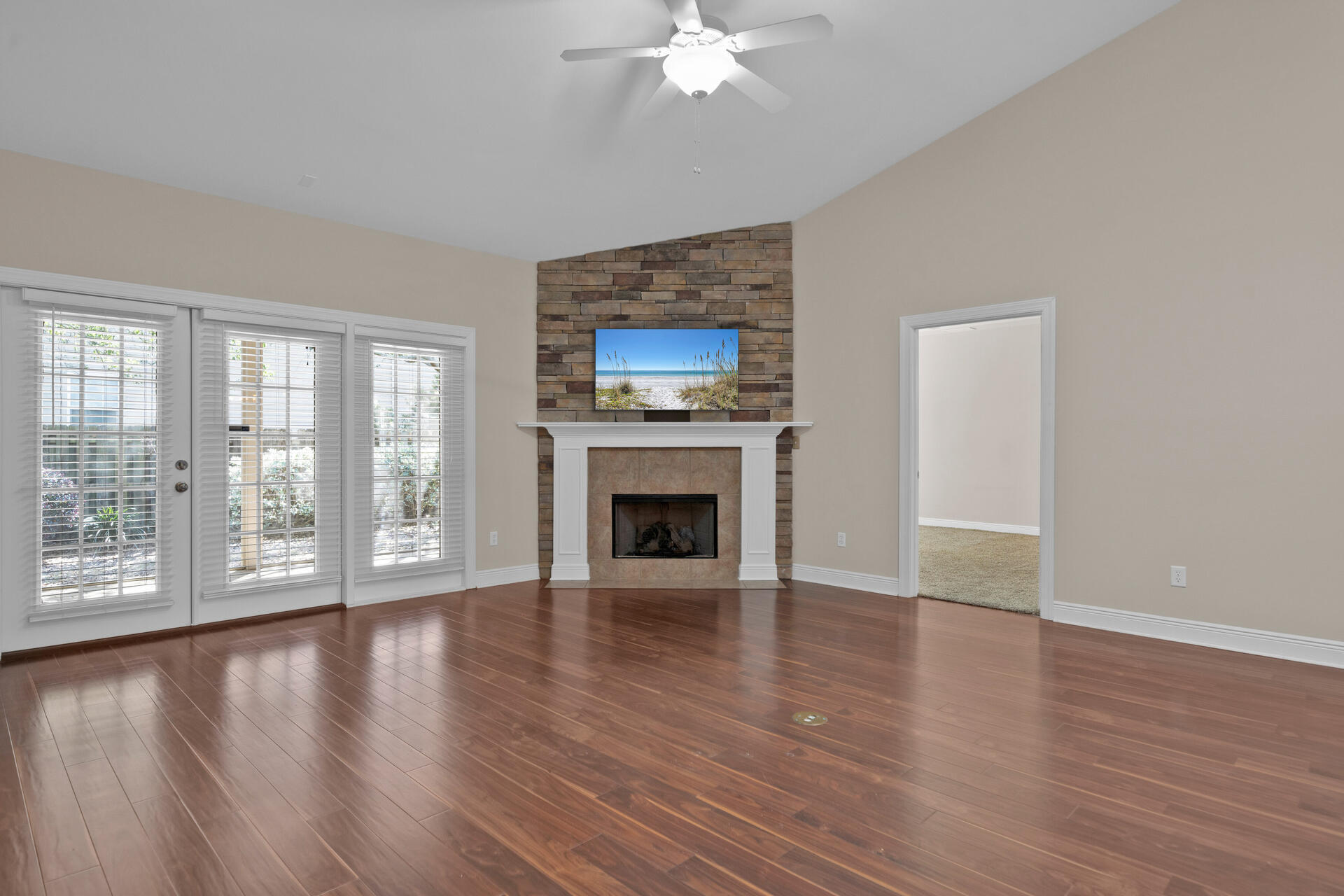 DIAMOND LAKES - Residential