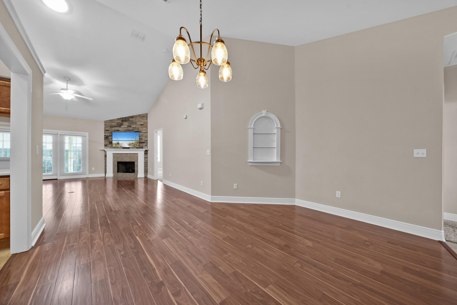 DIAMOND LAKES - Residential