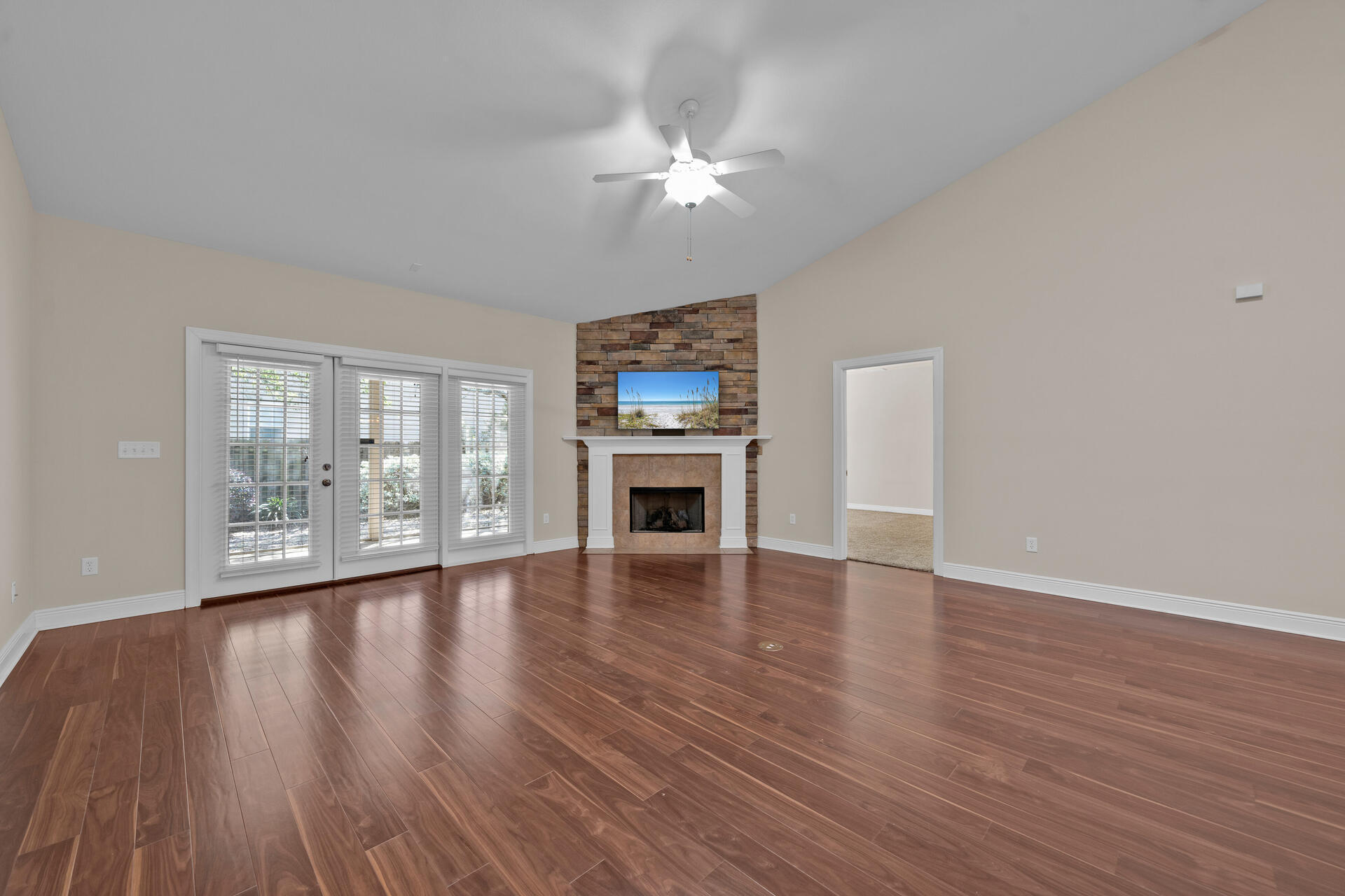 DIAMOND LAKES - Residential