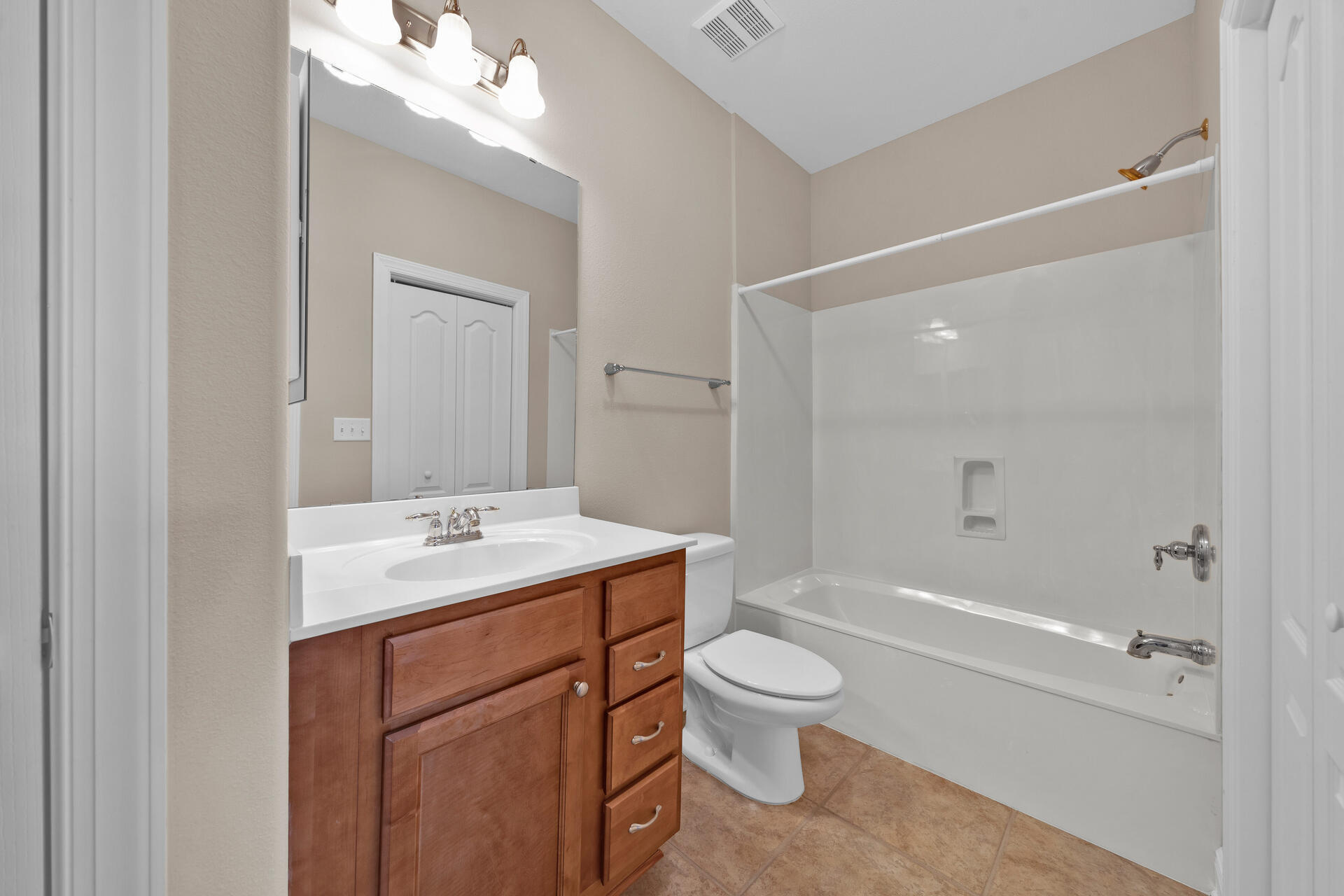 DIAMOND LAKES - Residential