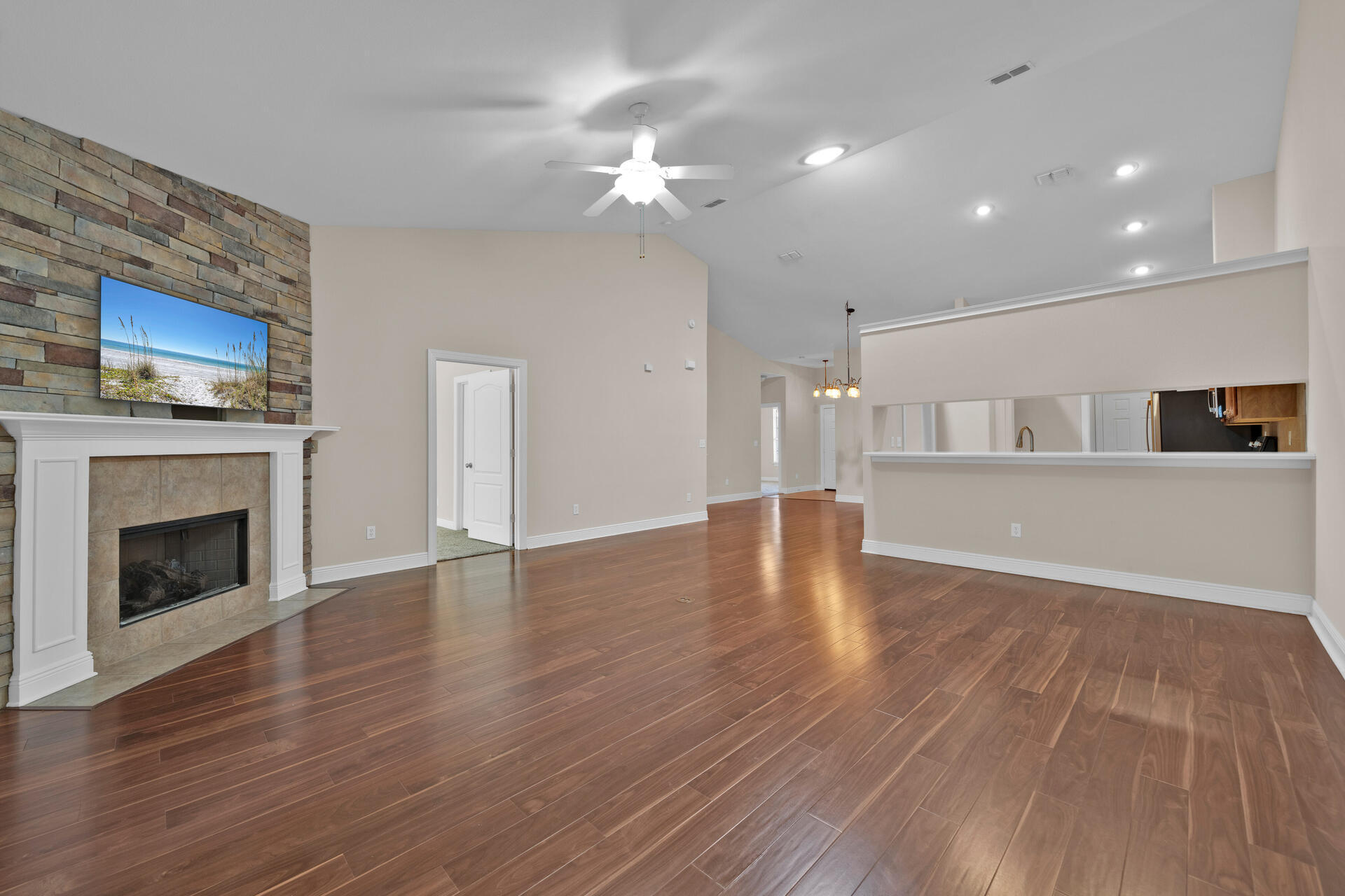 DIAMOND LAKES - Residential